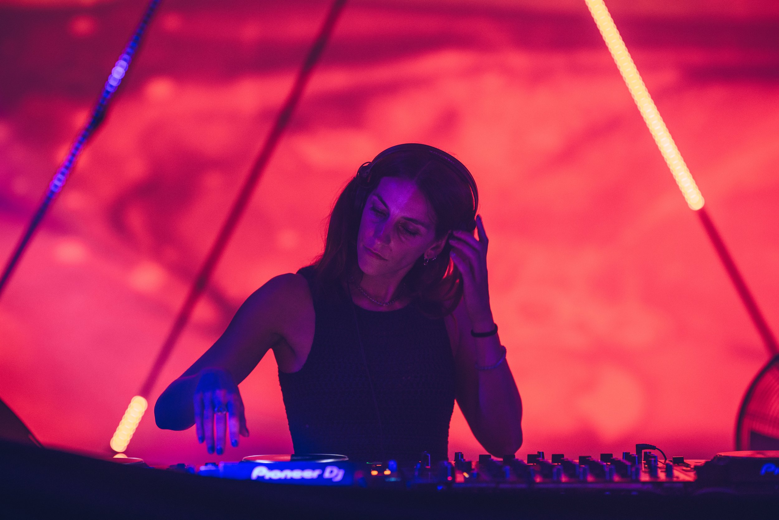 Chloé_Bowmore_BraisesDeVelours_LaBâtie_SébastienMoritz_20240908_HD-2.jpg