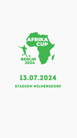 Afrika Cup 2024 Plakat, grüne Afrikakarte mit Fußballspieler, Veranstaltungsdatum 13. Juli 2024, Ort: Stadion Wilmersdorf in Berlin.