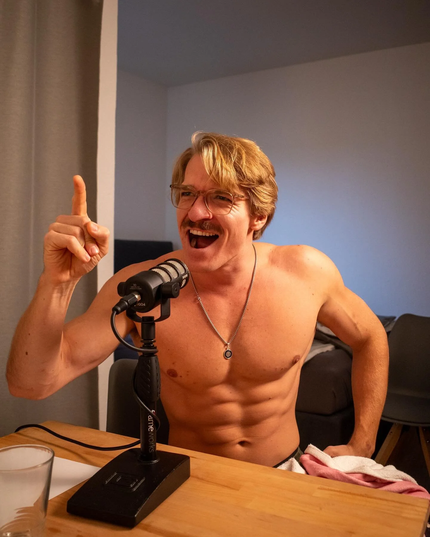 Throwback: 
BTS vom Podcast Dreh mit:
@jung.motiviert.pumped und seinem Gast 
@king_sergej_ 💪🏽🧼