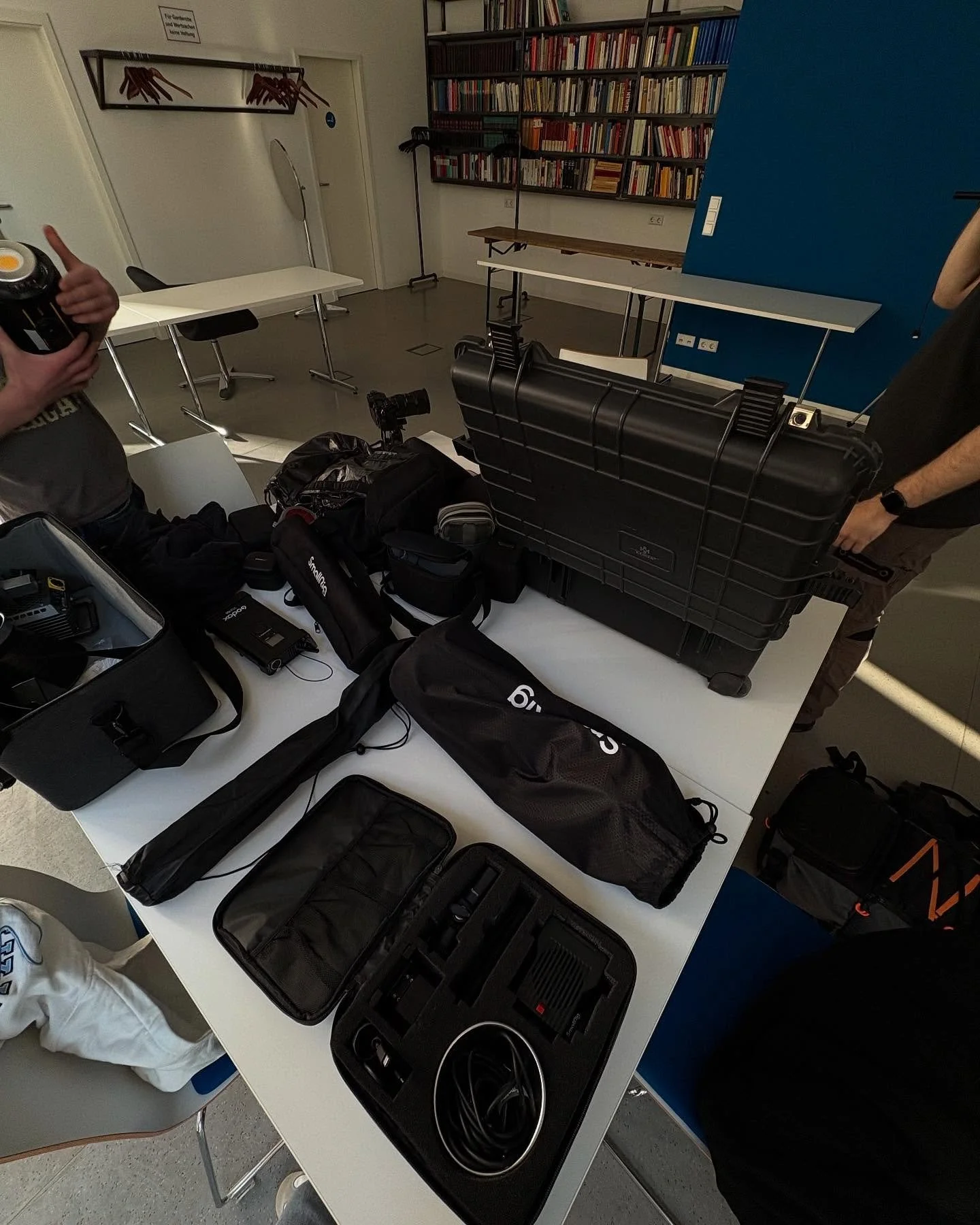 Face2Face  to  Face2Face
Wiedermal ein erfolgreicher Dreh f&uuml;r @playground_boxing_ 
📷 @ericontape &amp; @younglface 
🎤@emporio.almani.aob 
🥊@hamsatboxer
🥊@milan.iannone 
🥊@ossiostbloq 
🥊@mi.ke.030