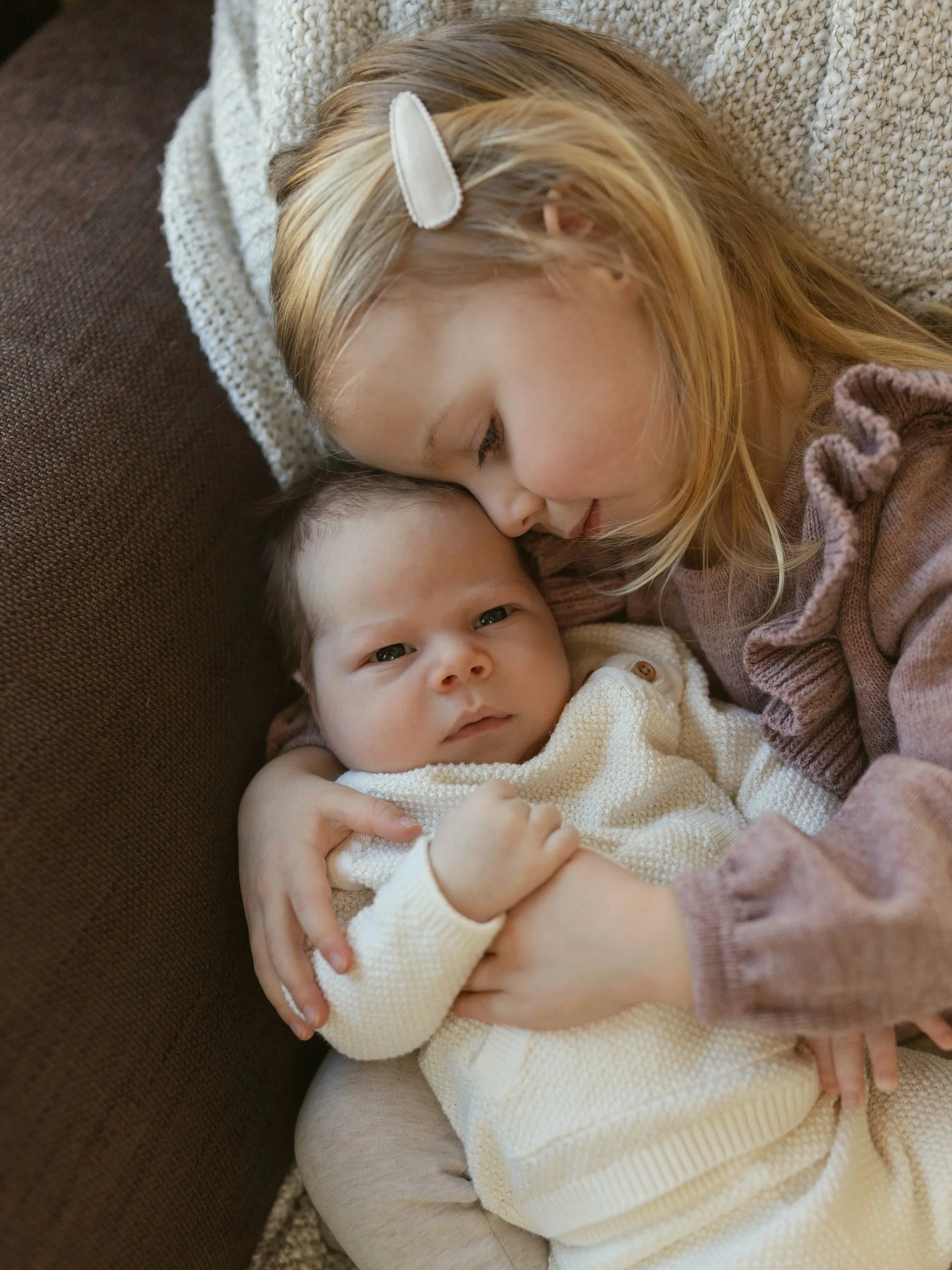 Best+At+Home+Newborn+Photos.jpg