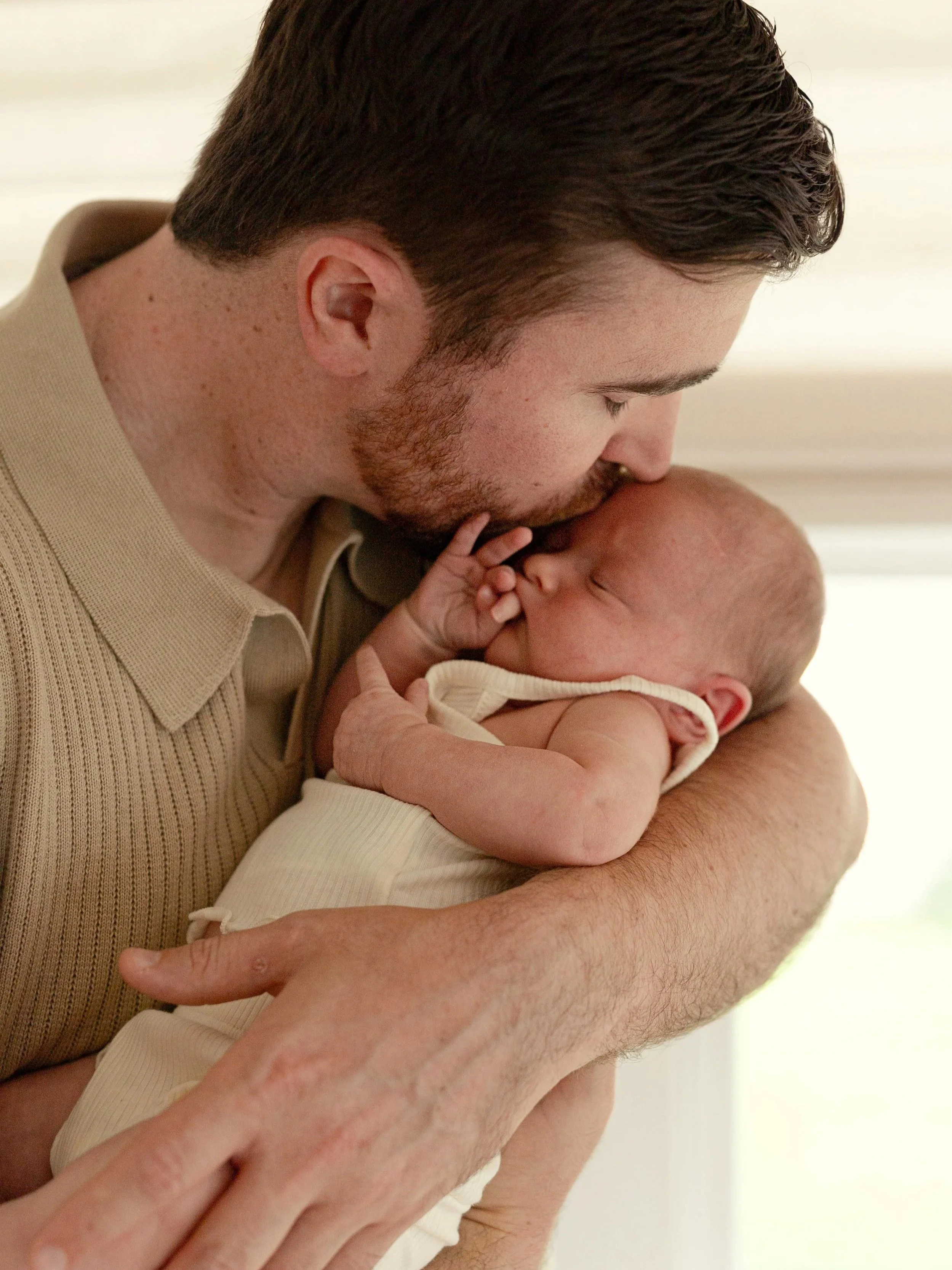 father and newborn photography