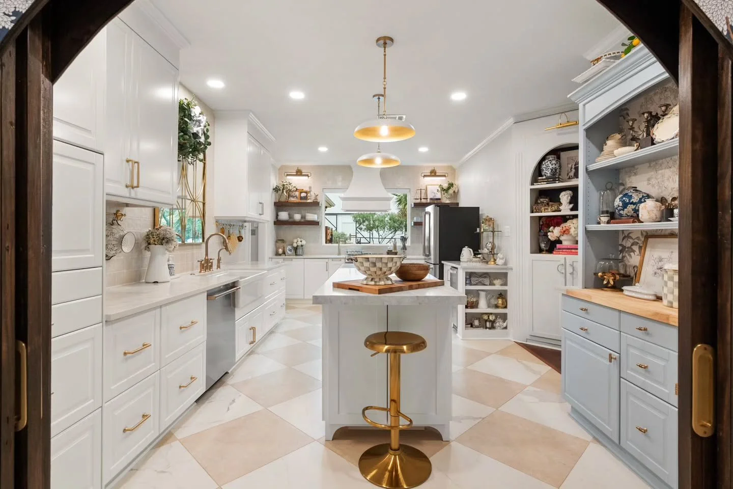 You&rsquo;re not going to believe this transformation that @ekcontractingllc_ knocked out of the park!

This project was all about reimagining the footprint... and space planning is my favorite kind of challenge...

What was once a tucked-away corner