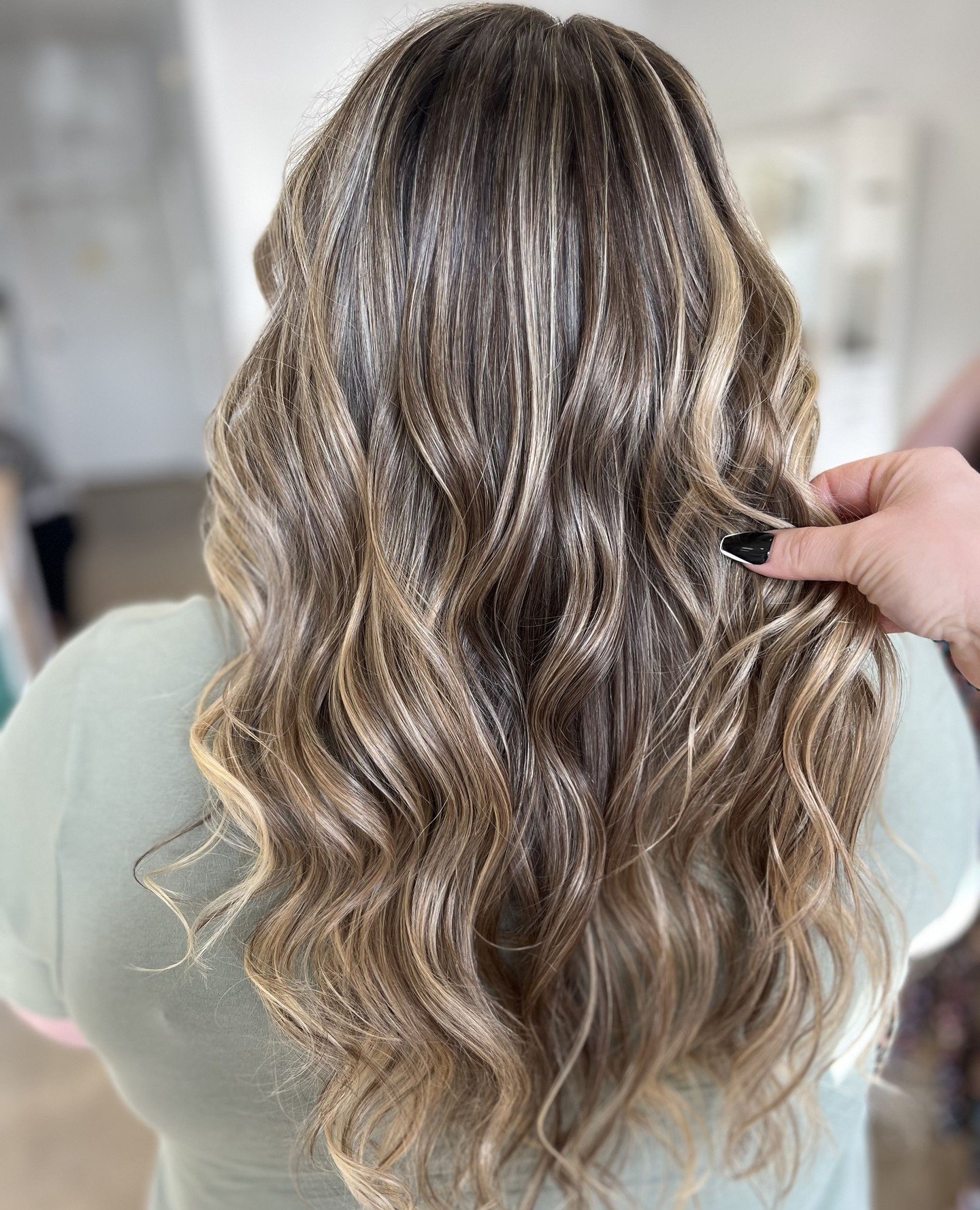 We&rsquo;re here for the ones who read labels, trust their gut, and believe that beauty should never come at the cost of health⁠
&rarr; Come see how we do things differently⁠
⁠
Hair by Lisa⁠
⁠
#allnutrient #sponsored #cleanbeauty
