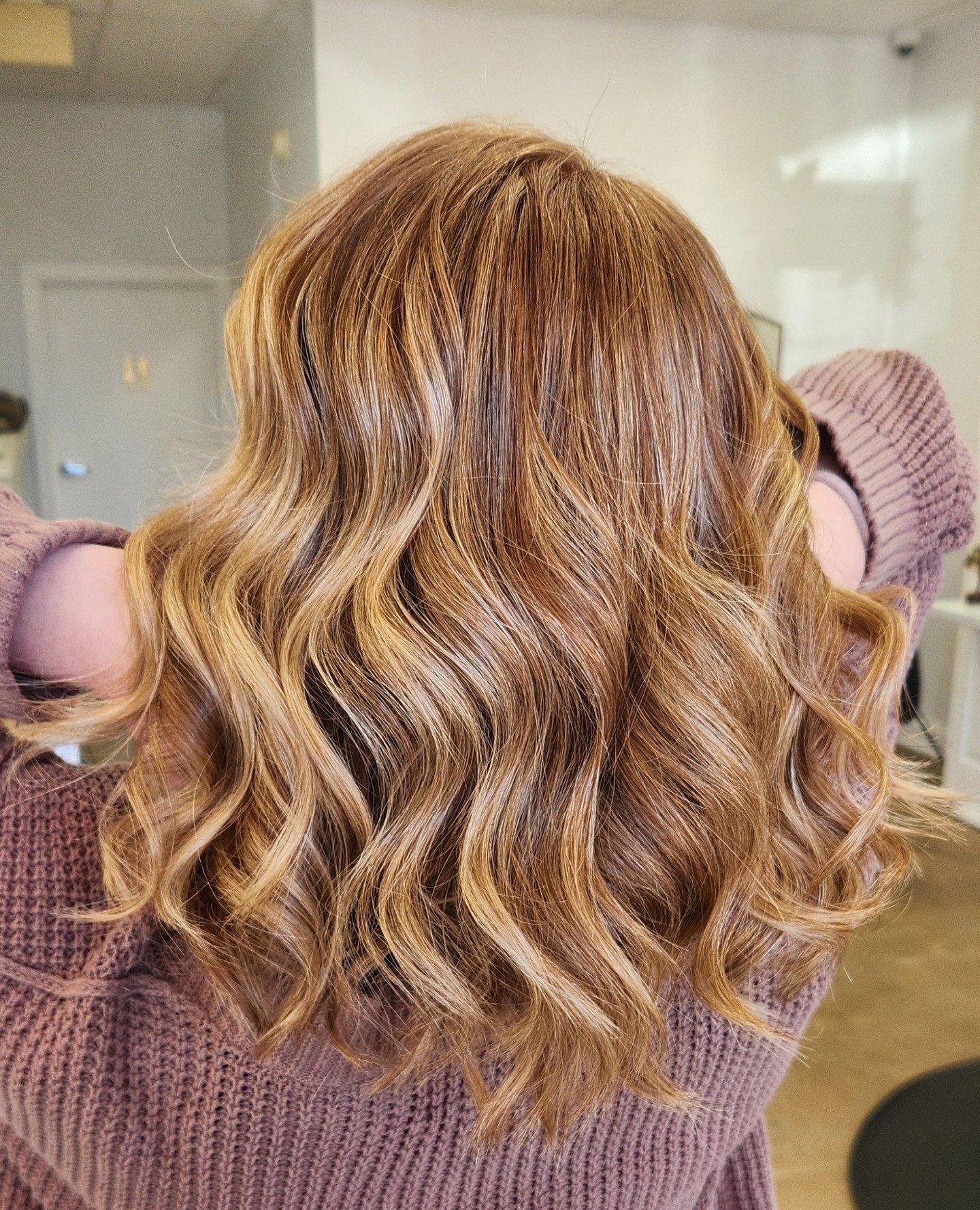Organic-based color did this.⁠
Vibrant, rich, and glossy with zero flat tones in sight.⁠
⁠
Hair by Lisa⁠
⁠
#sponsored #allnutrient #orhanichaircolor #cleanbeautyboutique