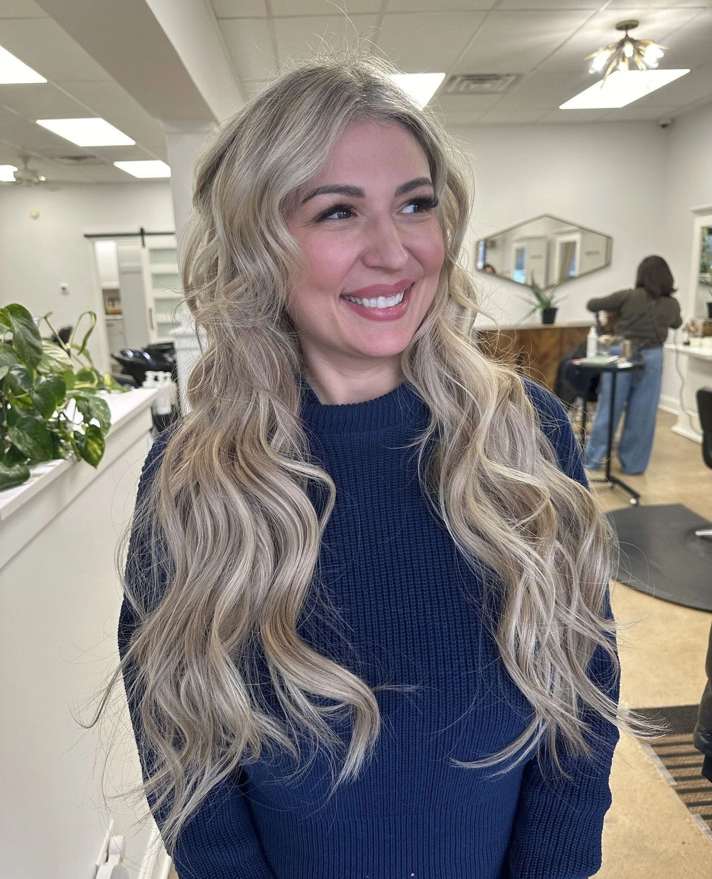 Bright blonde, blended dimension, and extensions that move like real hair.⁠
This is what happens when organic-based hair color meets custom extension placement.⁠
⁠
Natural looking. Soft. Effortless.⁠
⁠
Book online anytime.⁠
⁠
Hair | Taylor⁠
⁠
Clean B