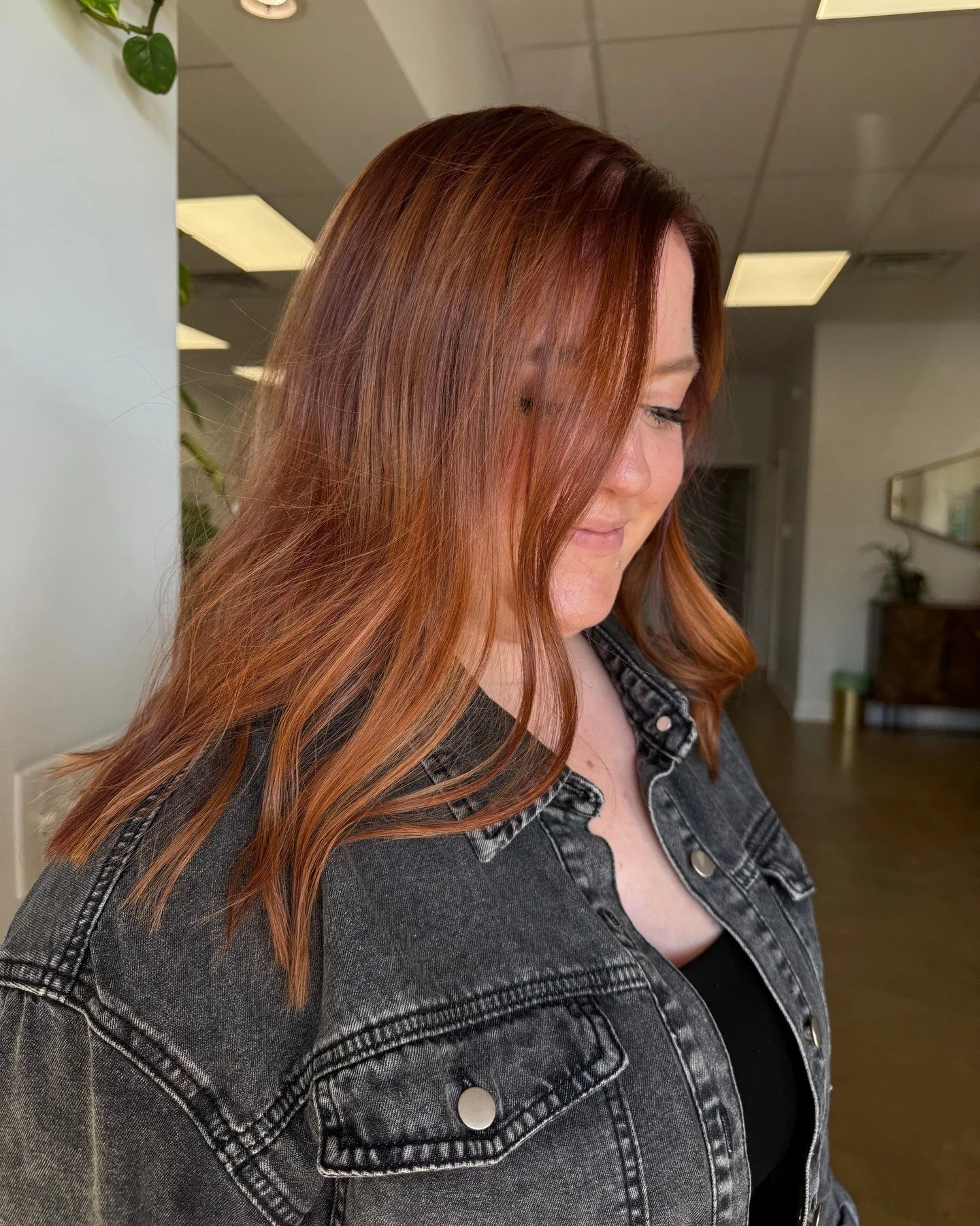 Red, done right.

Soft dimension. Balanced warmth. A tone that wears well between visits.

If red has ever felt high maintenance, this one isn&rsquo;t.

Hair | Taylor 

Book online anytime.
Clean Beauty Boutique | New Lenox, IL

#allnutrient #allnutr