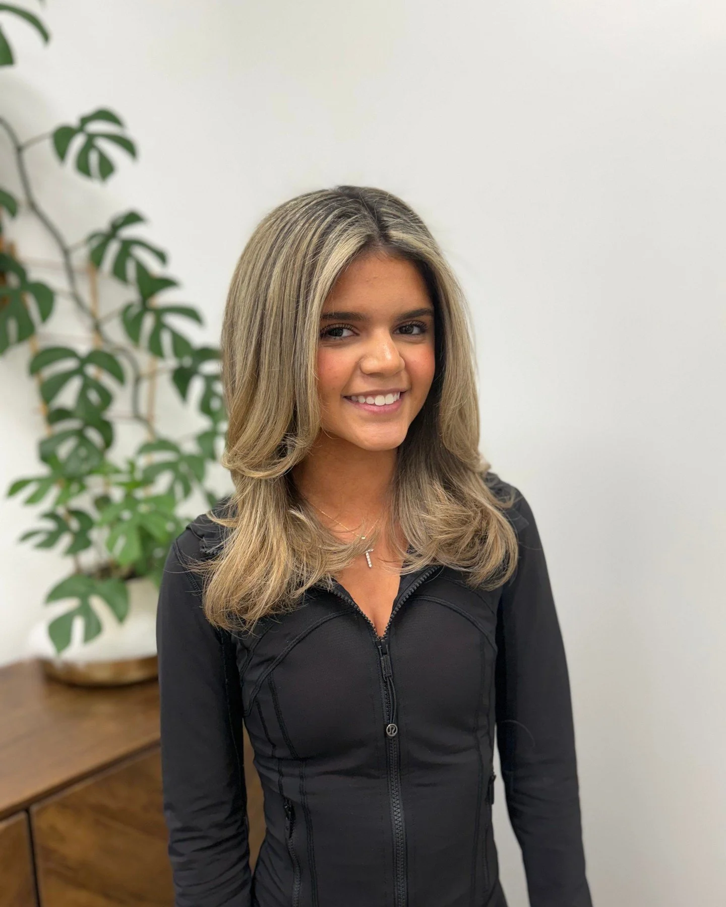 Soft brightness, gentle movement, and hair that feels easy to wear. 

This is the kind of blonde that fits into real life beautifully.

Hair | Gigi 

Clean Beauty Boutique | New Lenox, IL

#cleanbeautyboutique #frankfortsalon #newlenox