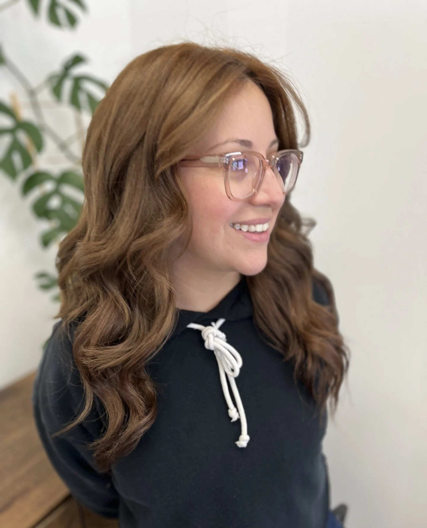 This is what hand tied extensions are supposed to look like.⁠
Soft. Believable. No bulk. No giveaways.⁠
⁠
They sit flat, move like real hair, and blend so well you forget where your hair ends and the extensions begin. The kind of fullness that feels 