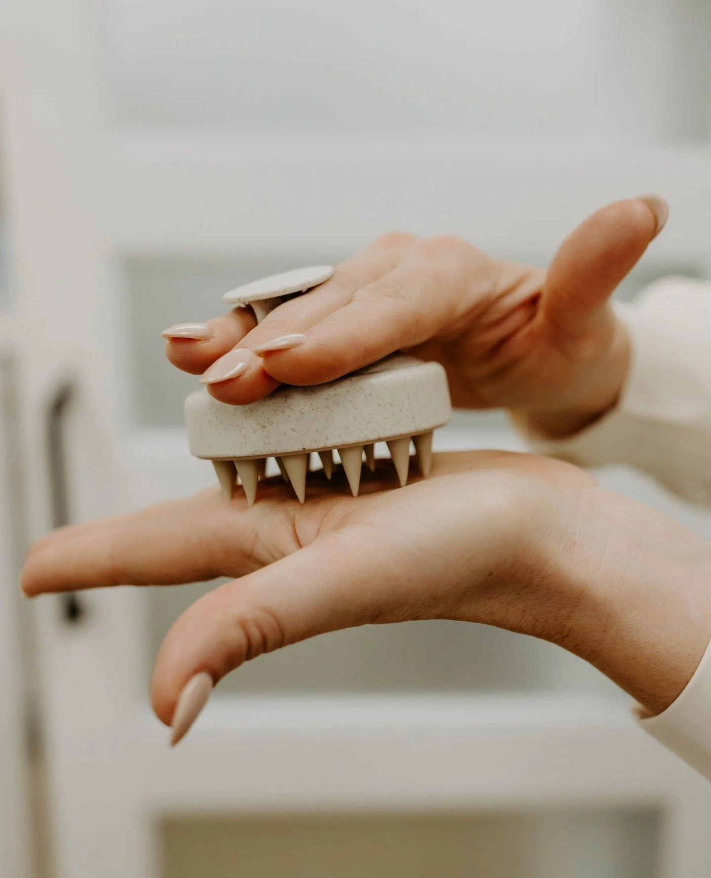 Scalp massage might be the most underrated hair habit.⁠
⁠
Your follicles rely on blood flow to deliver oxygen and nutrients. When circulation slows down, follicles get less support for producing strong, thick hair.⁠
⁠
Just a few minutes of scalp mass