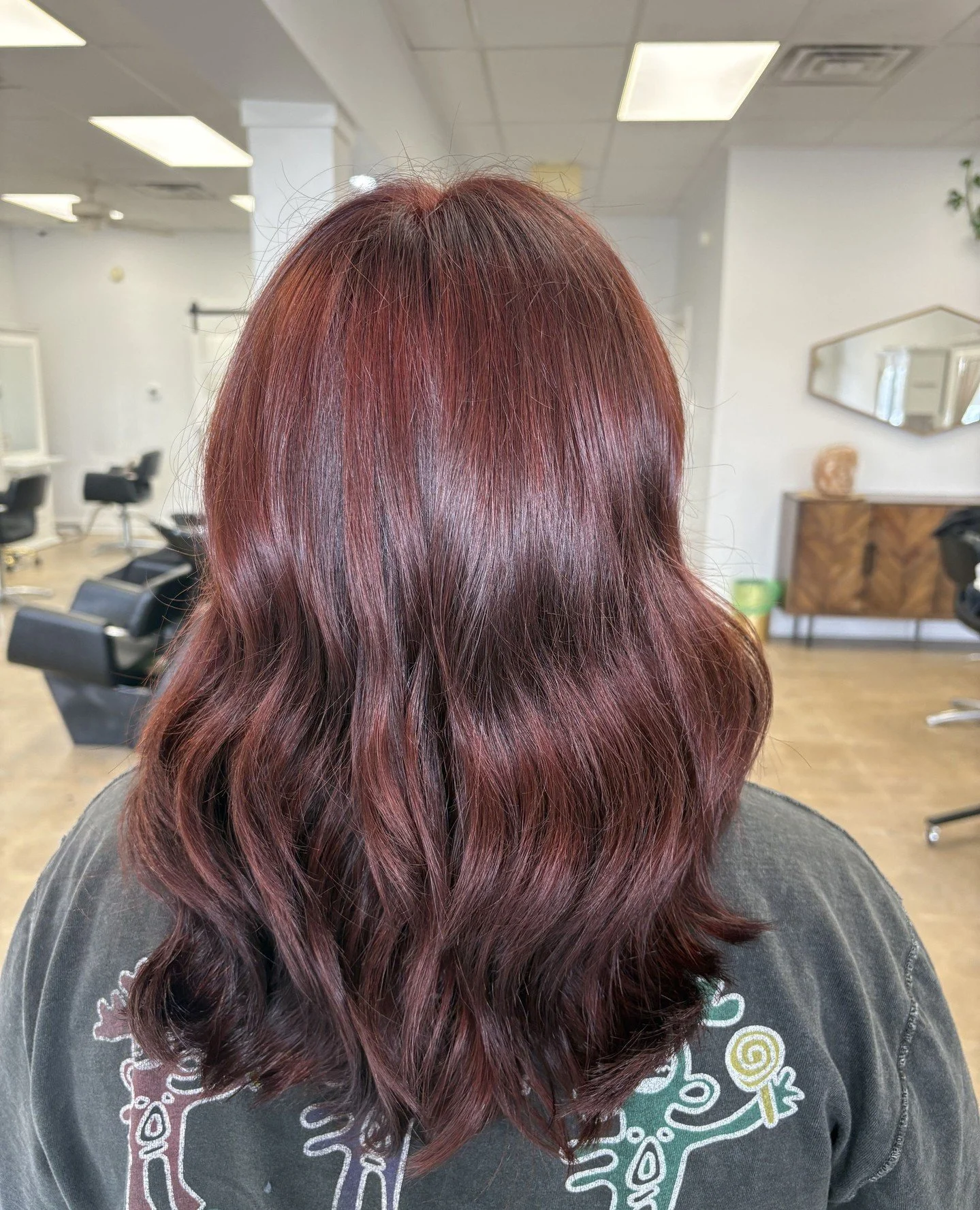 What makes a great salon experience?⁠
⁠
It&rsquo;s the little things most people don&rsquo;t notice.⁠
⁠
The consultation.⁠
⁠
The way your color is customized.⁠
⁠
The quiet moment during the shampoo.⁠
⁠
The way your hair falls perfectly when you walk 