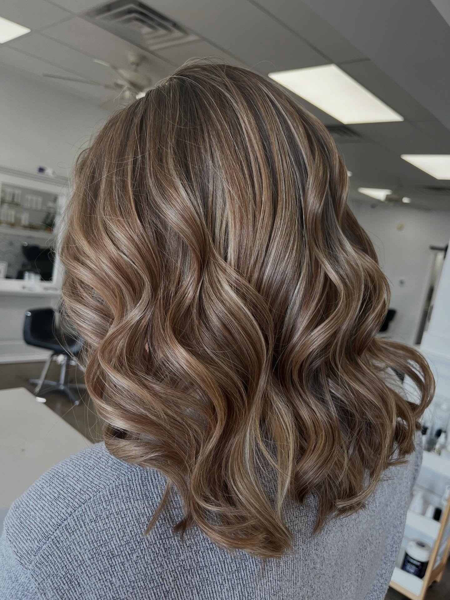 There&rsquo;s a reason this feels different the second you sit down.

Nothing is rushed.
Nothing is overlooked.
Every step is intentional.

You can see it in the result, but you feel it in the process. 

Hair | Lisa 

Clean Beauty Boutique | New Leno