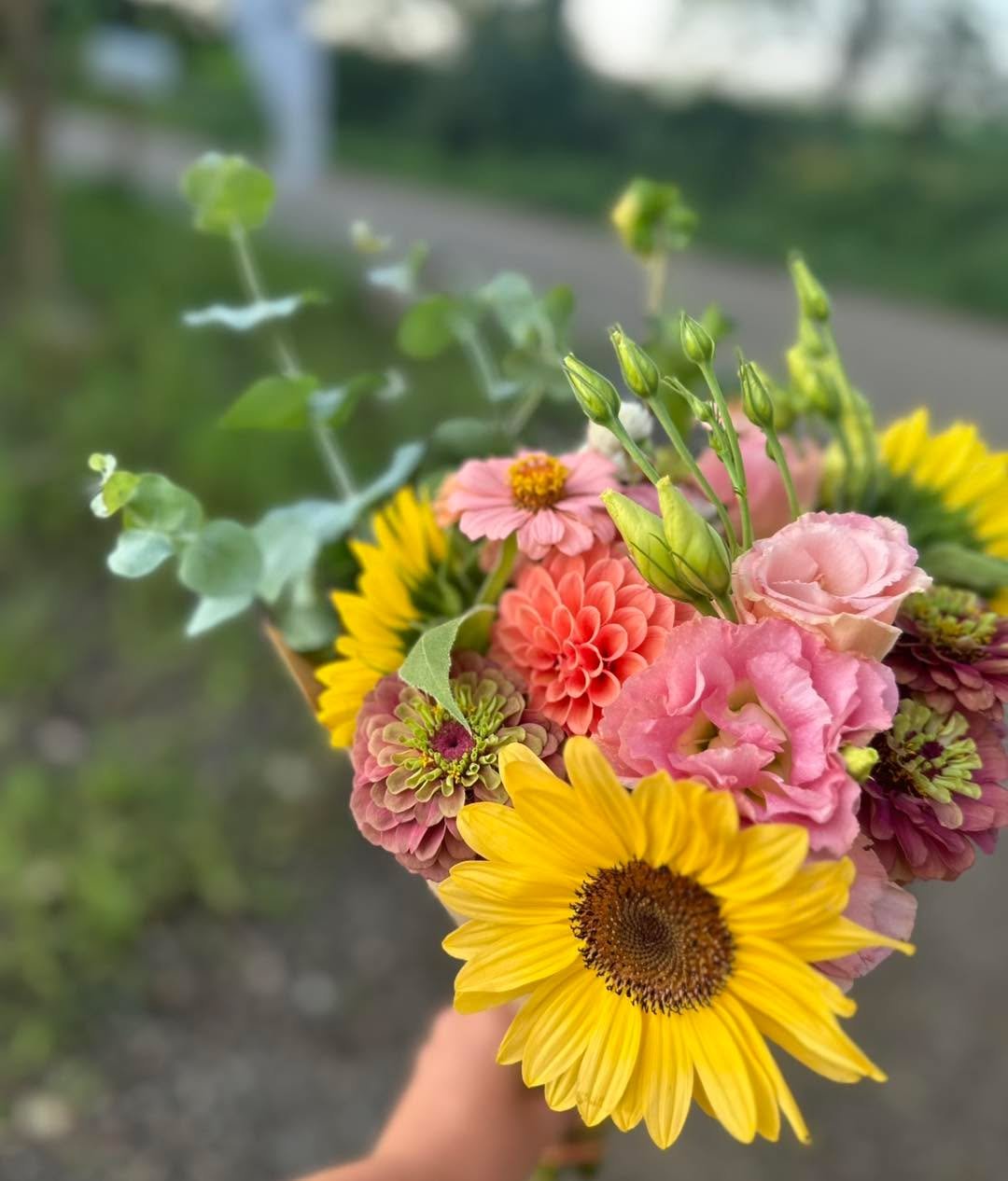 🌸✨ Everyone loves the flowers&hellip; but here&rsquo;s the part you don&rsquo;t always see:
	&bull;	4AM wake ups so I can spend the daylight hours with my kids + dogs ⏰
	&bull;	Bent stakes, missing tags and broken stems 🌪️
	&bull;	Mosquito bites in