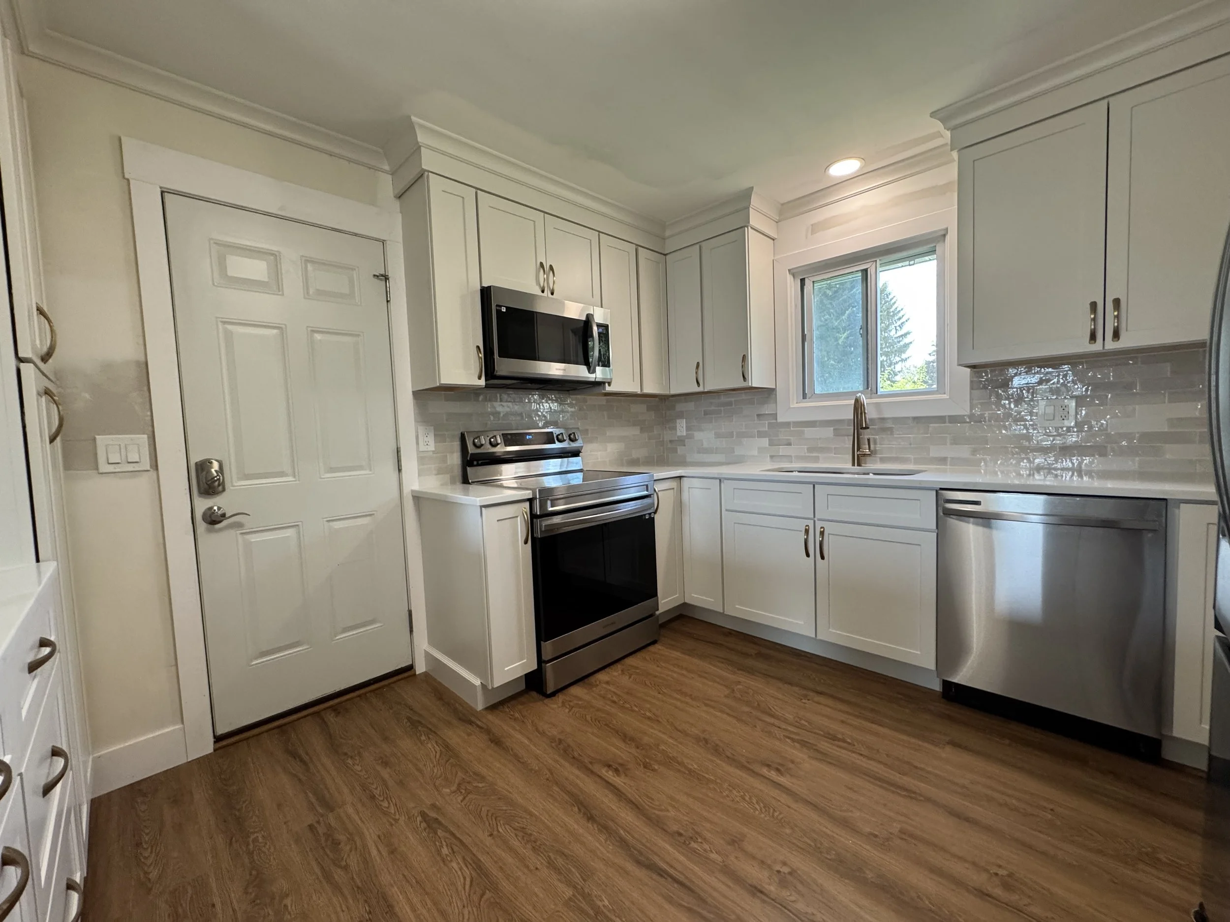 Kitchen Remodel - Fall 2025 Legend cabinetry, MSI Quartz countertop, tile backsplash 