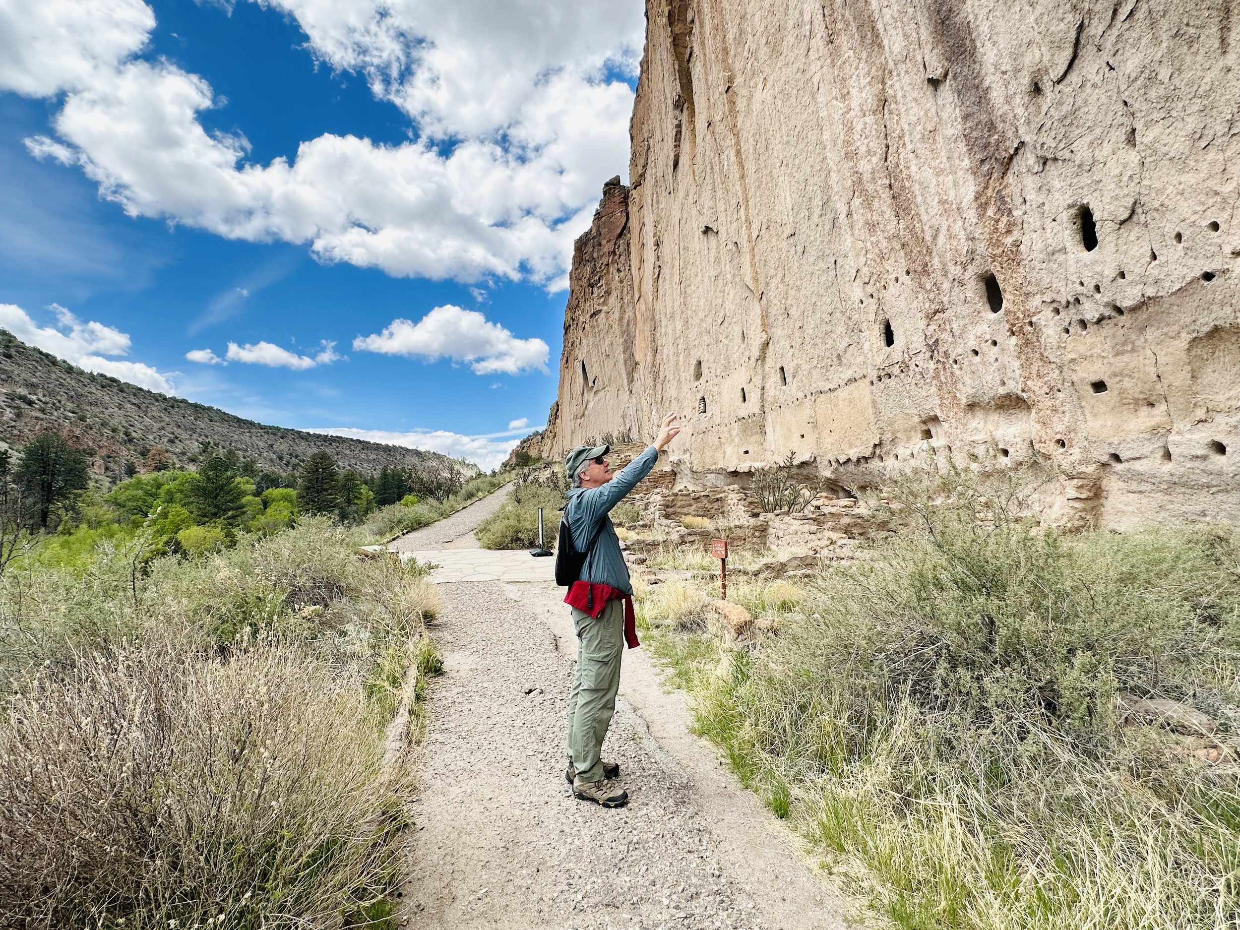 Pointing out UFO petroglyphs