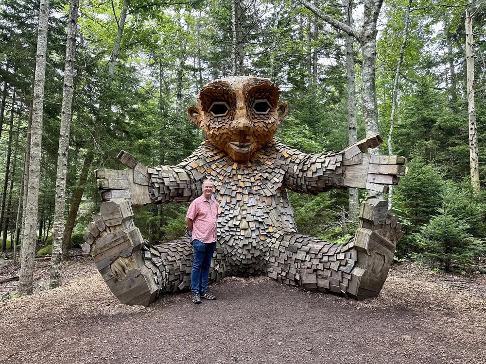 LILJA holds the scent of the FLOWERS of the tree.