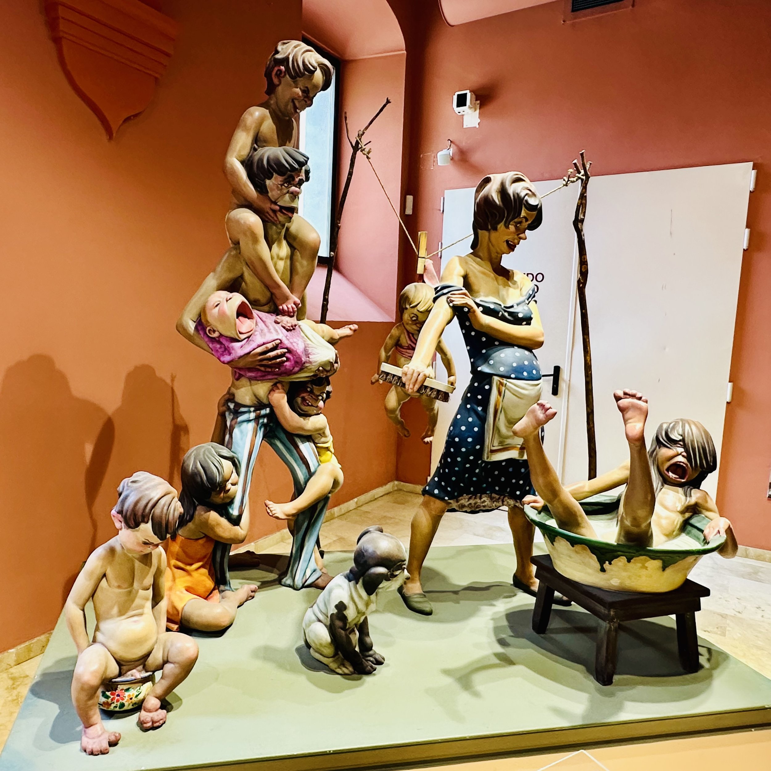 Ninot Indultat 1961 - The Punishment of Being Too Many