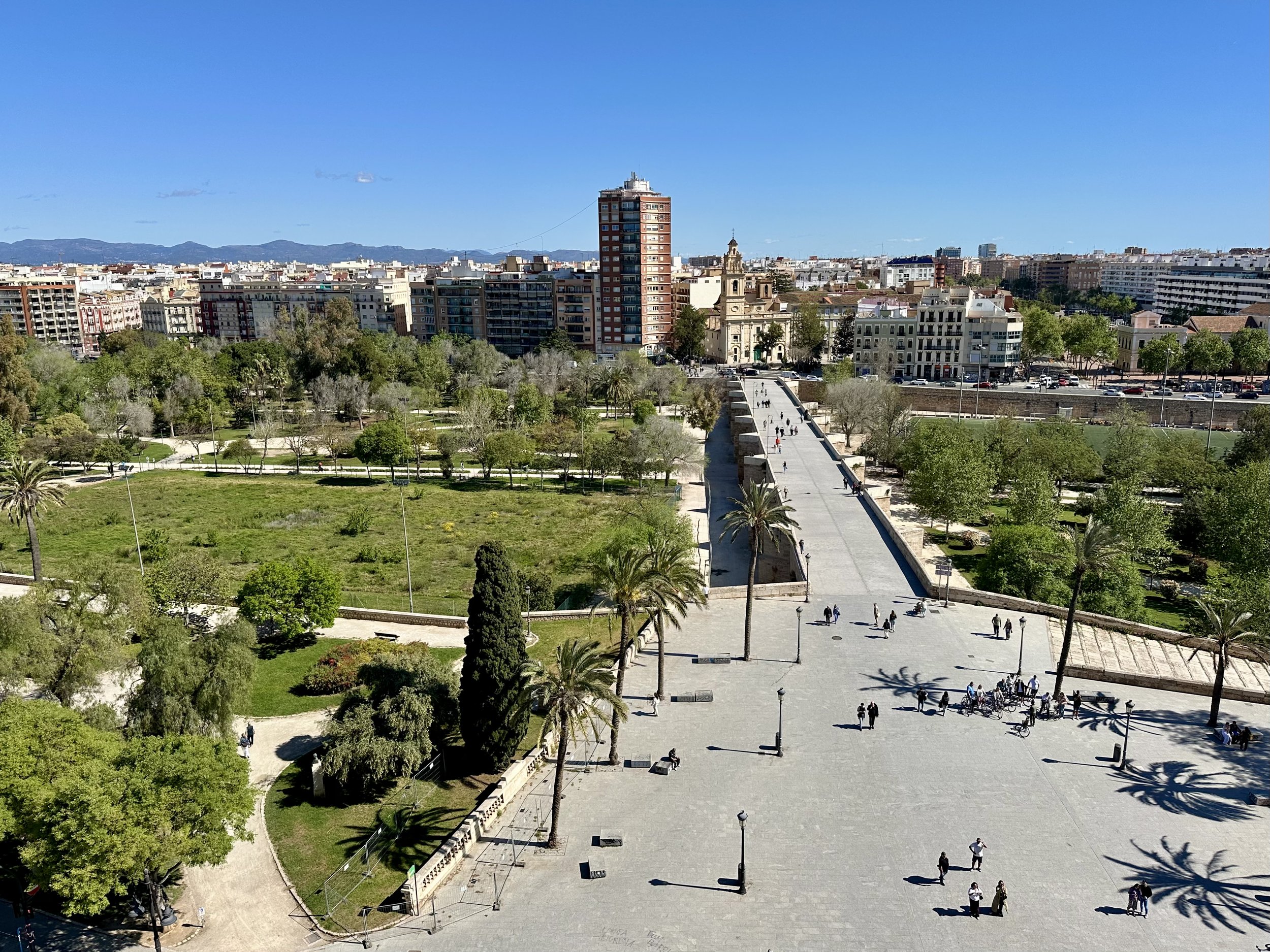 Turia Garden and Serranos Bridge