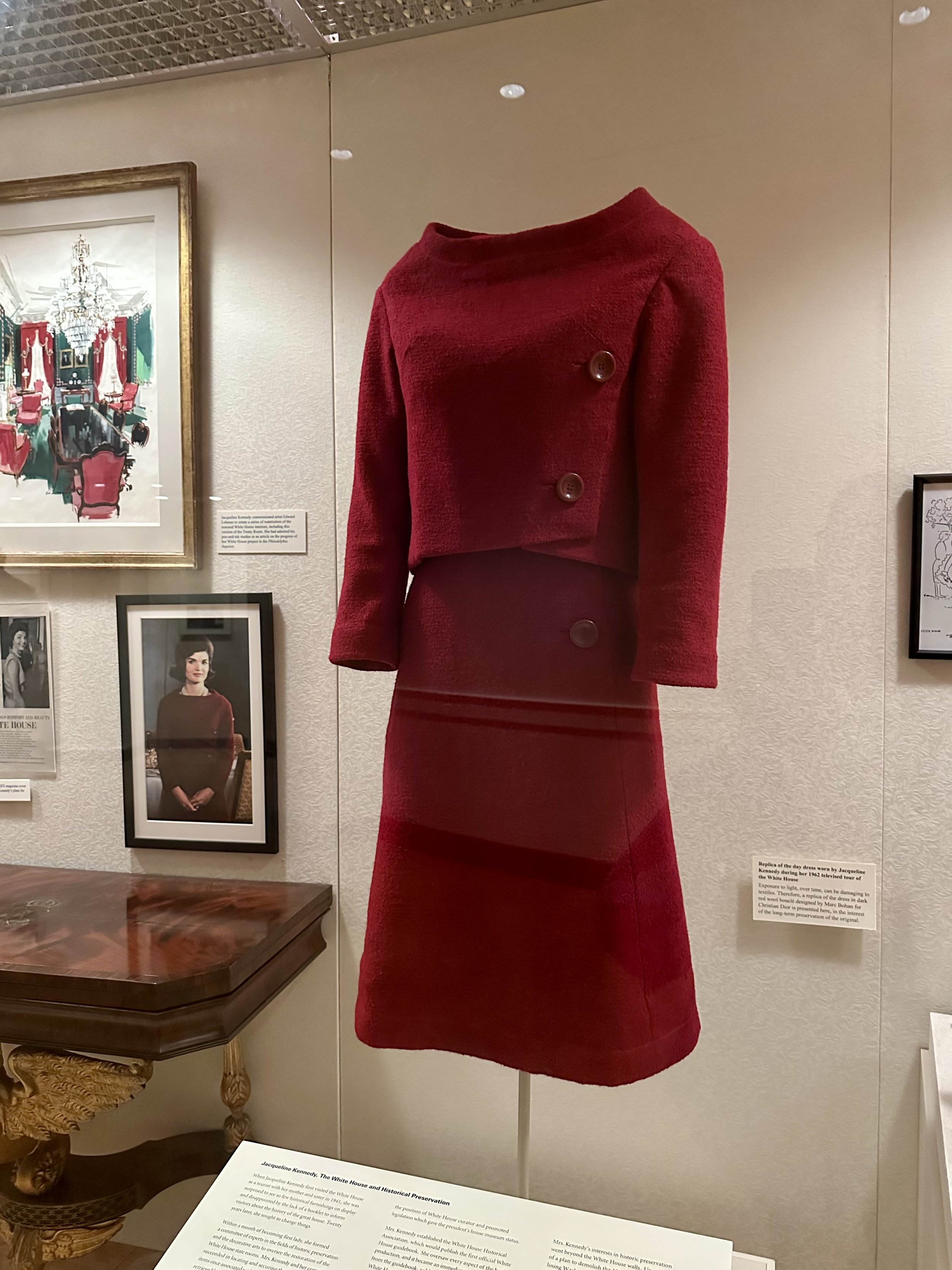 Suit worn by Jacqueline Kennedy for her televised tour of the White House for CBS, February 1962