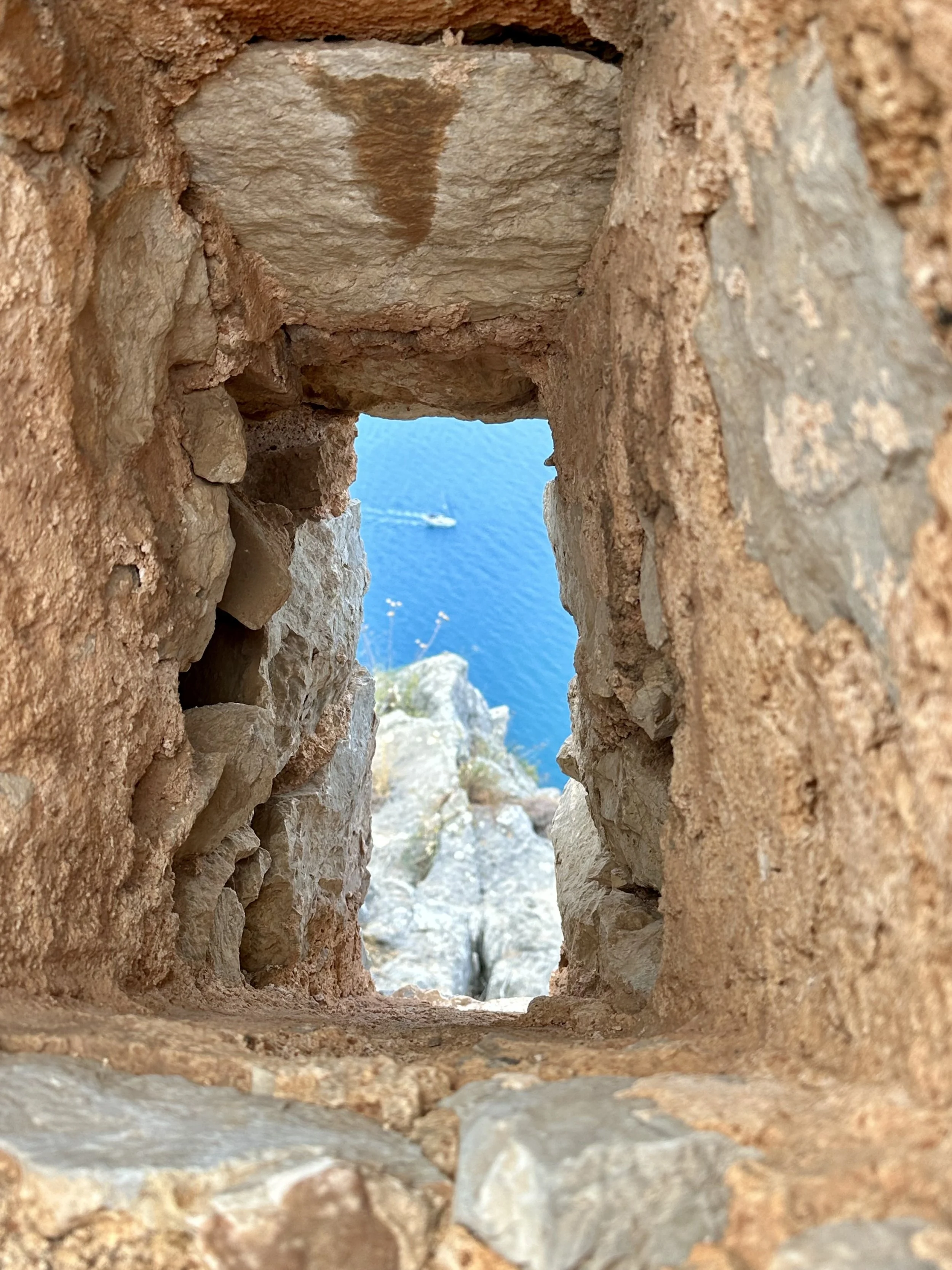 Gun slit (interior)
