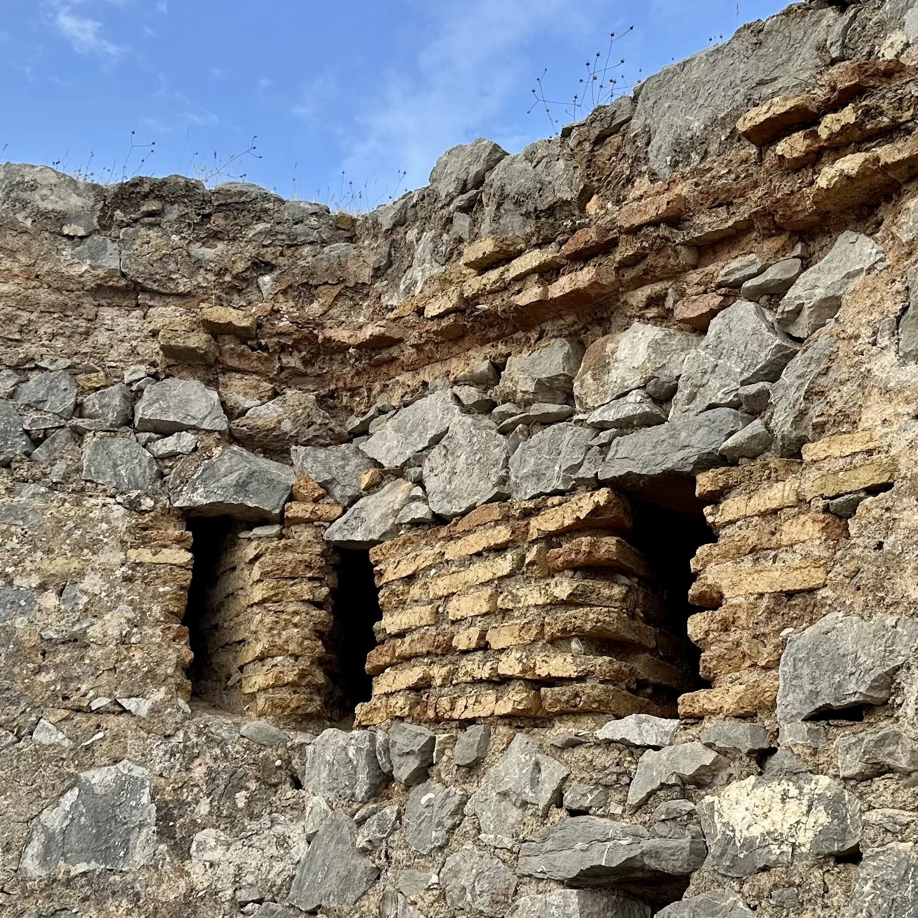 Gun slits (exterior)