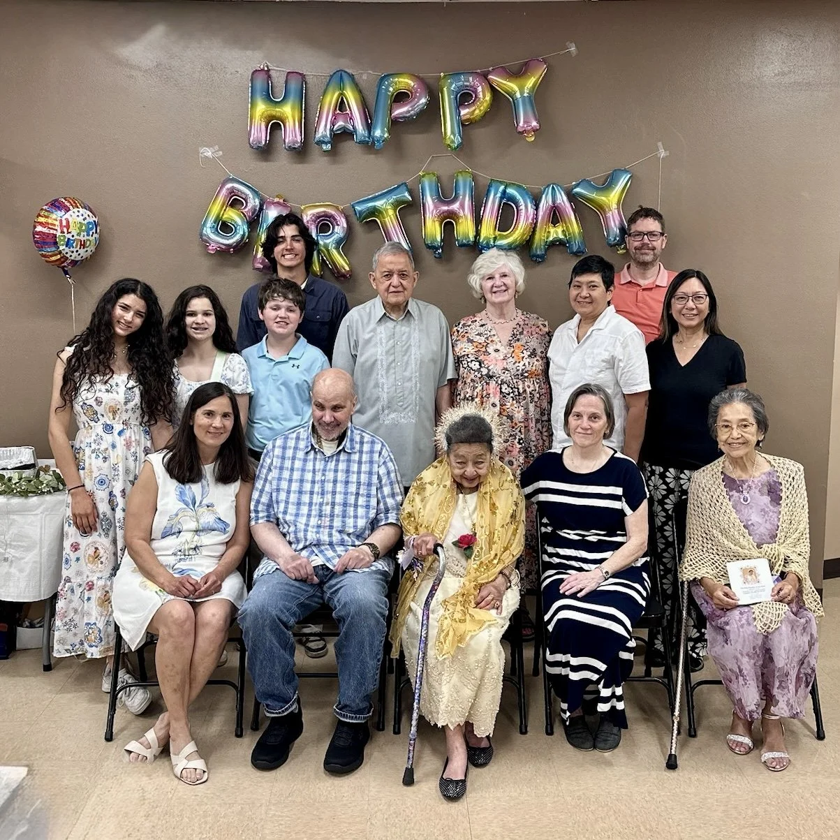  back: Josette, Zelie, JP, Gabe, Monching, Marene, Marg, John, Maria front: Desa, Ken, Pining, Annemarie, “Noknak” (my mom) 