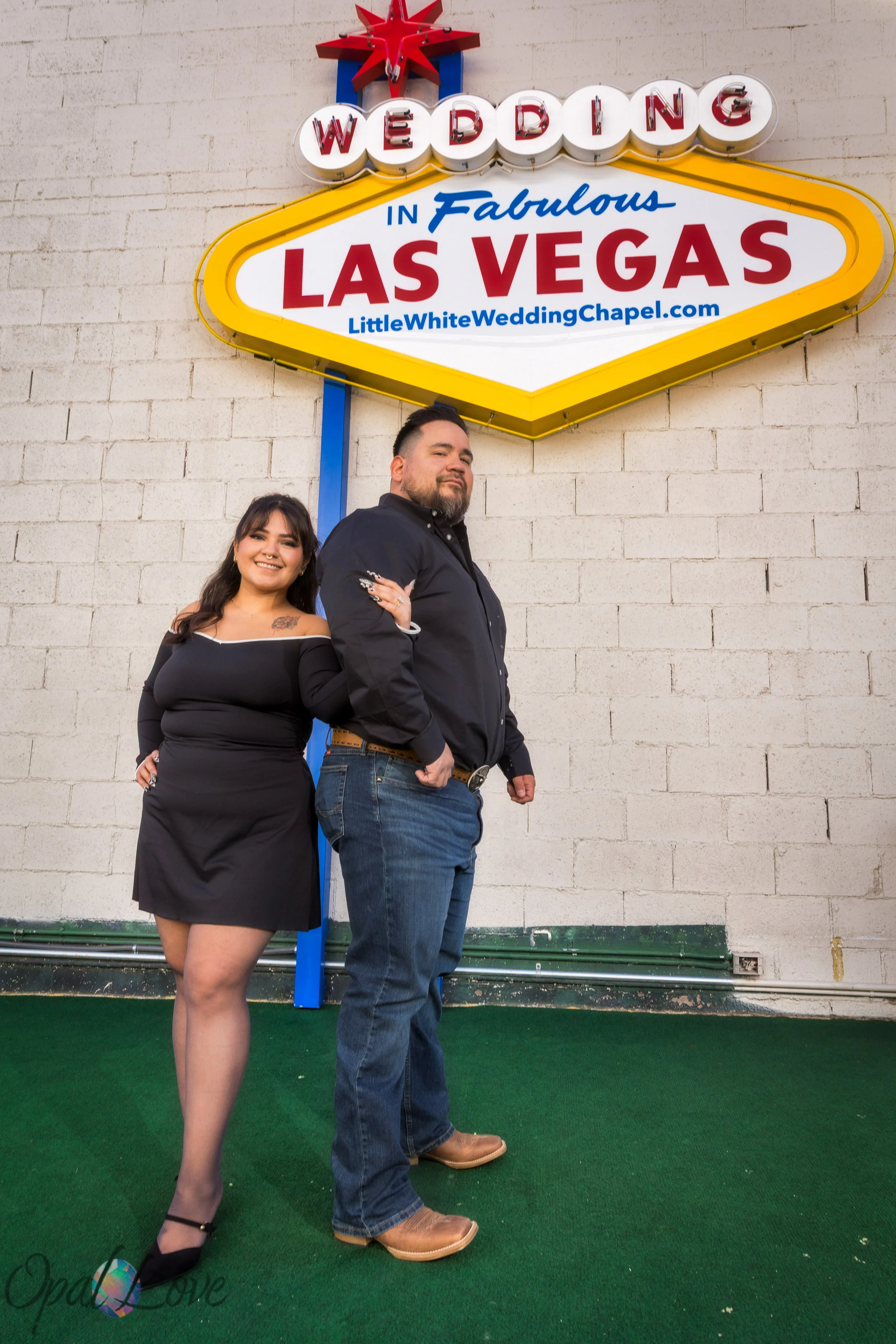 Fun Little White Wedding Chapel Elopement in Las Vegas
