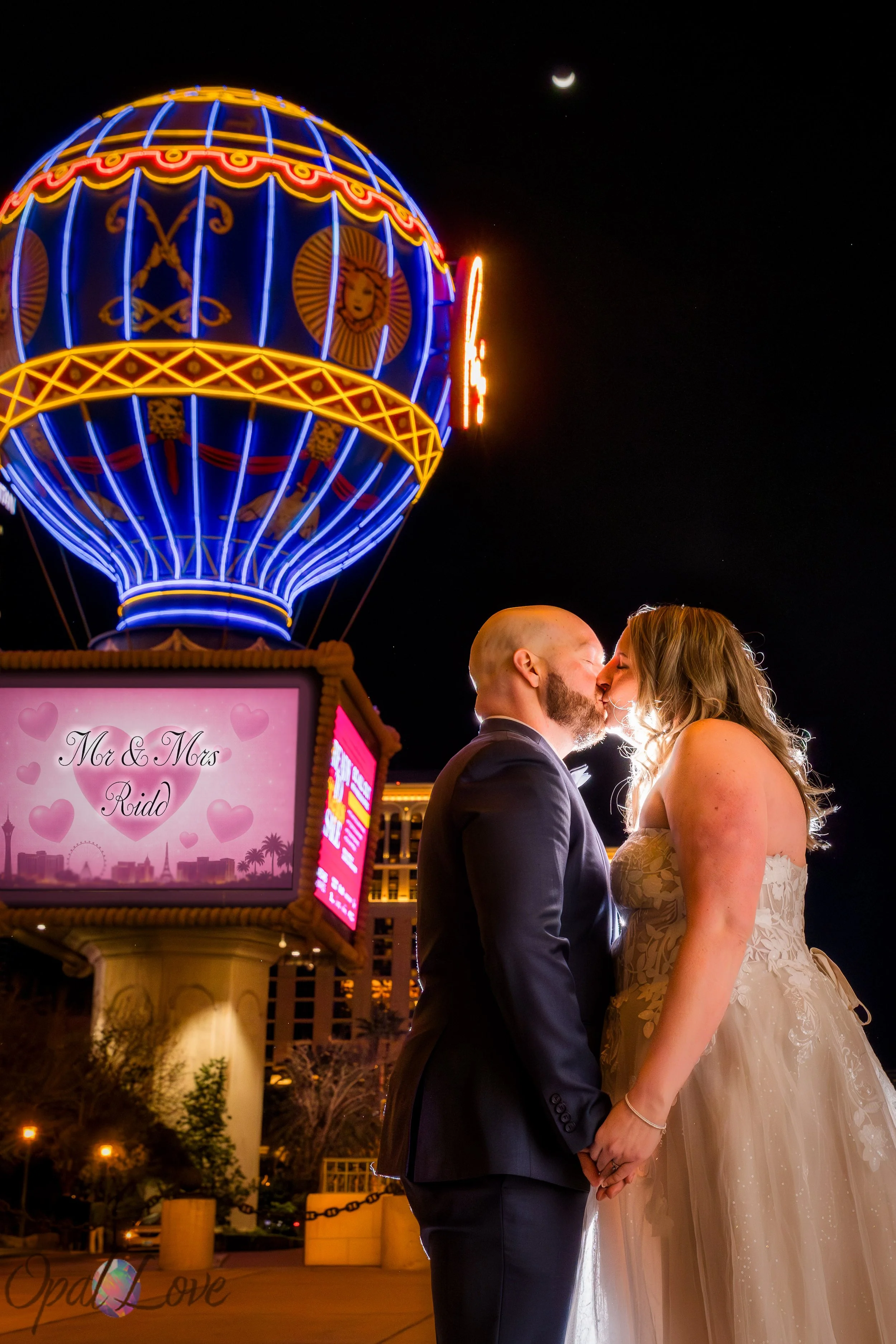 Electric Fremont Street Elopement Photo Tour in Las Vegas