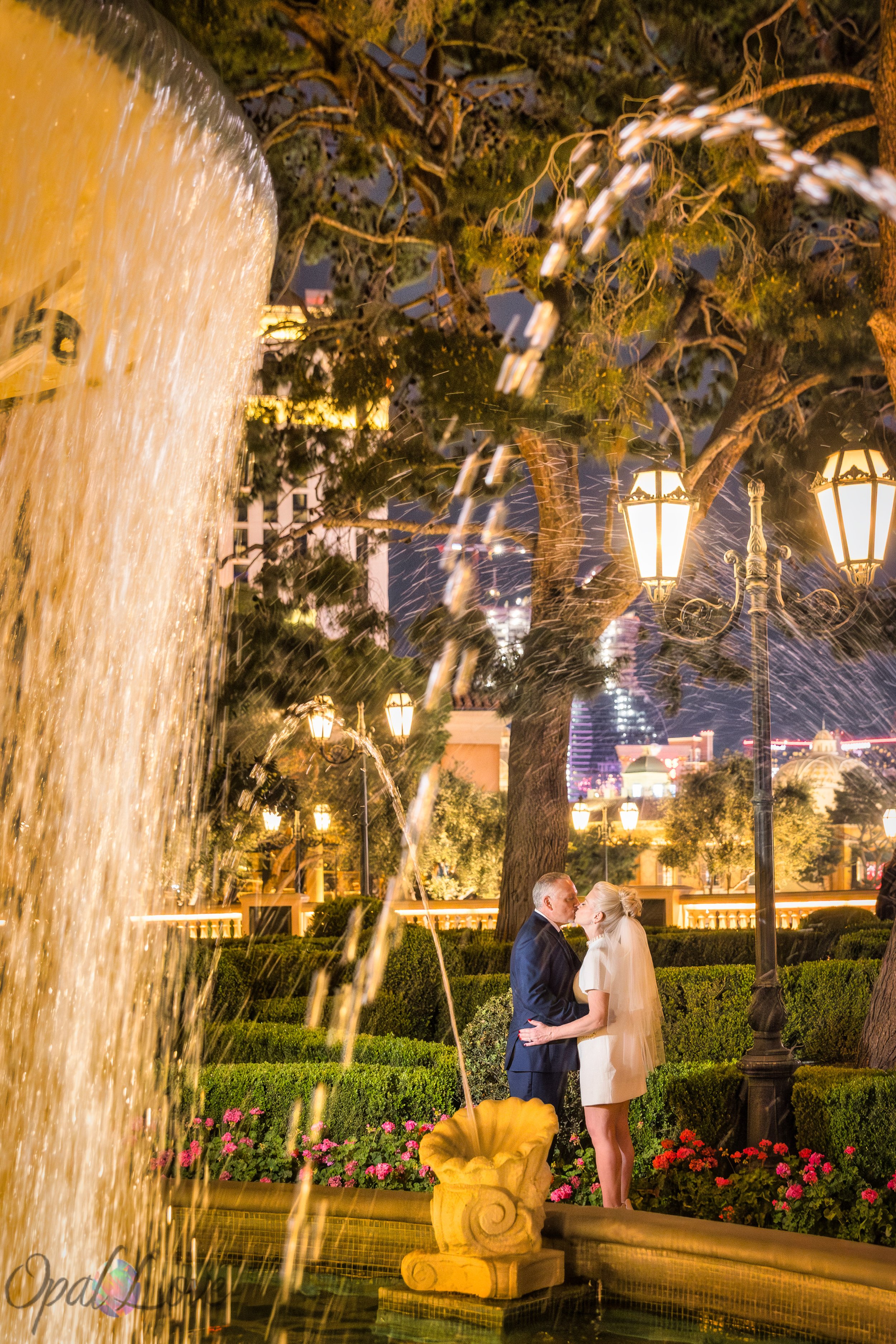 Las Vegas Night Elopement Photos at Paris Las Vegas | Holly &amp; Daniel