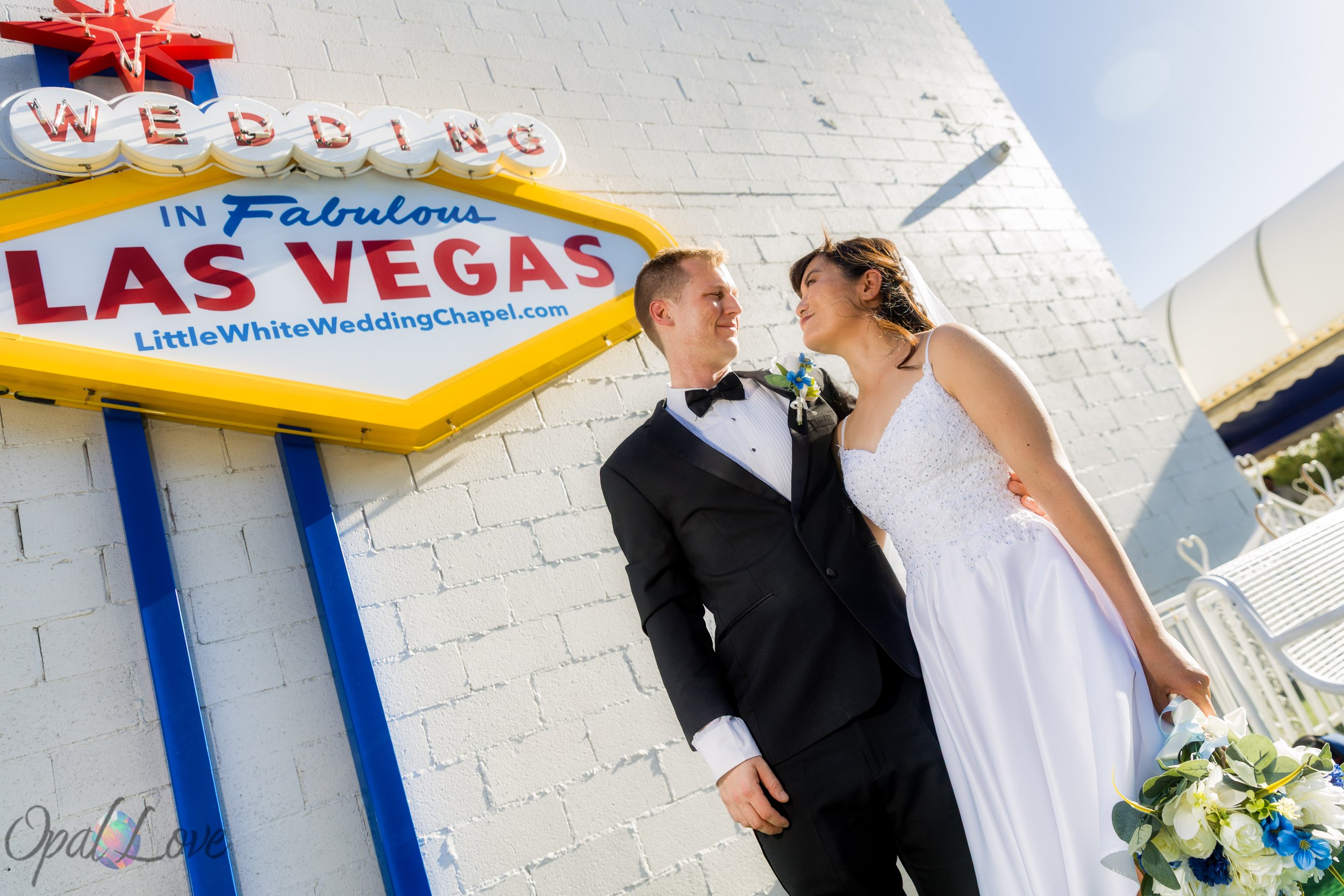 Fun Las Vegas Wedding Photo Tour from Fremont Street to Bellagio
