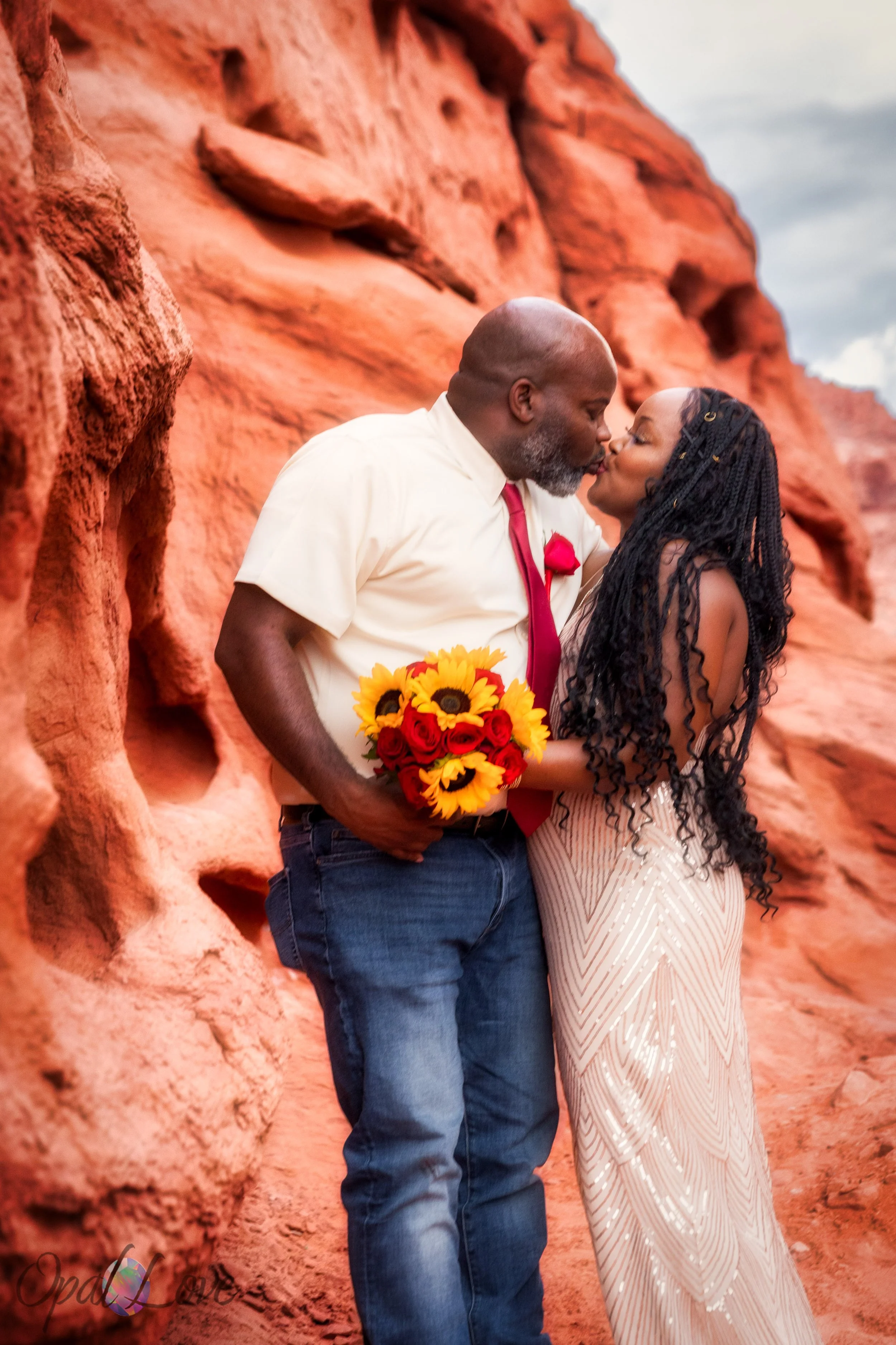 Couple kissing with red sandstone cliffs in Valley of Fire State Park