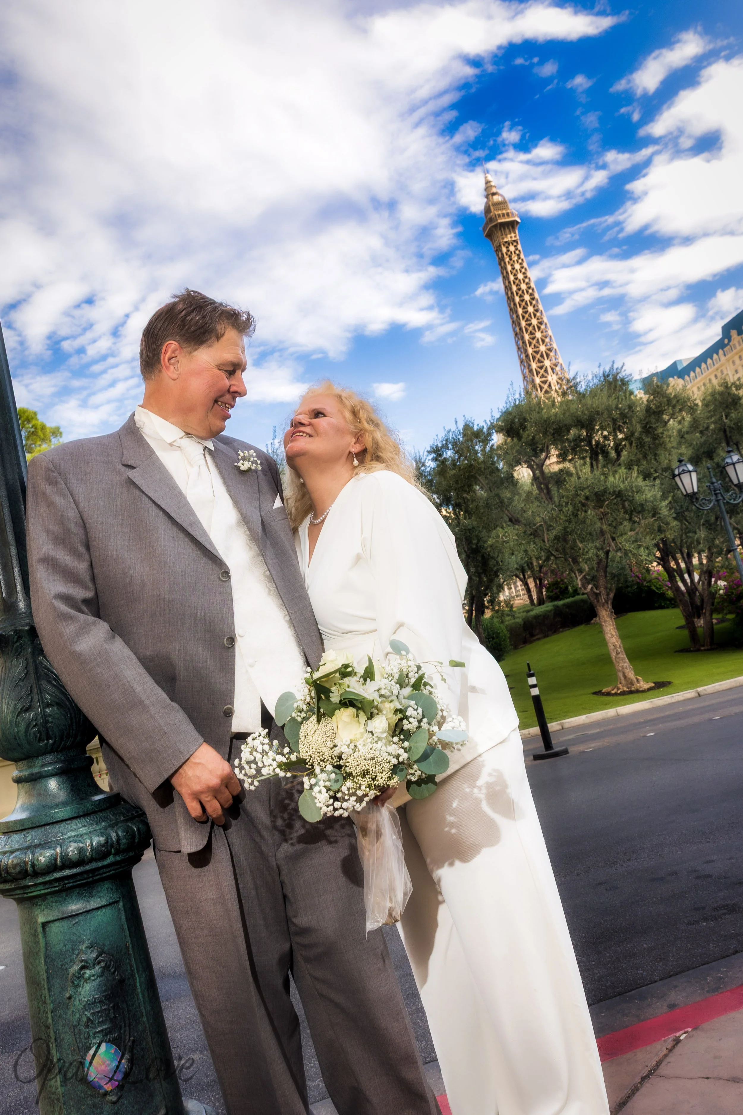 Couple laughing together in Bellagio courtyard