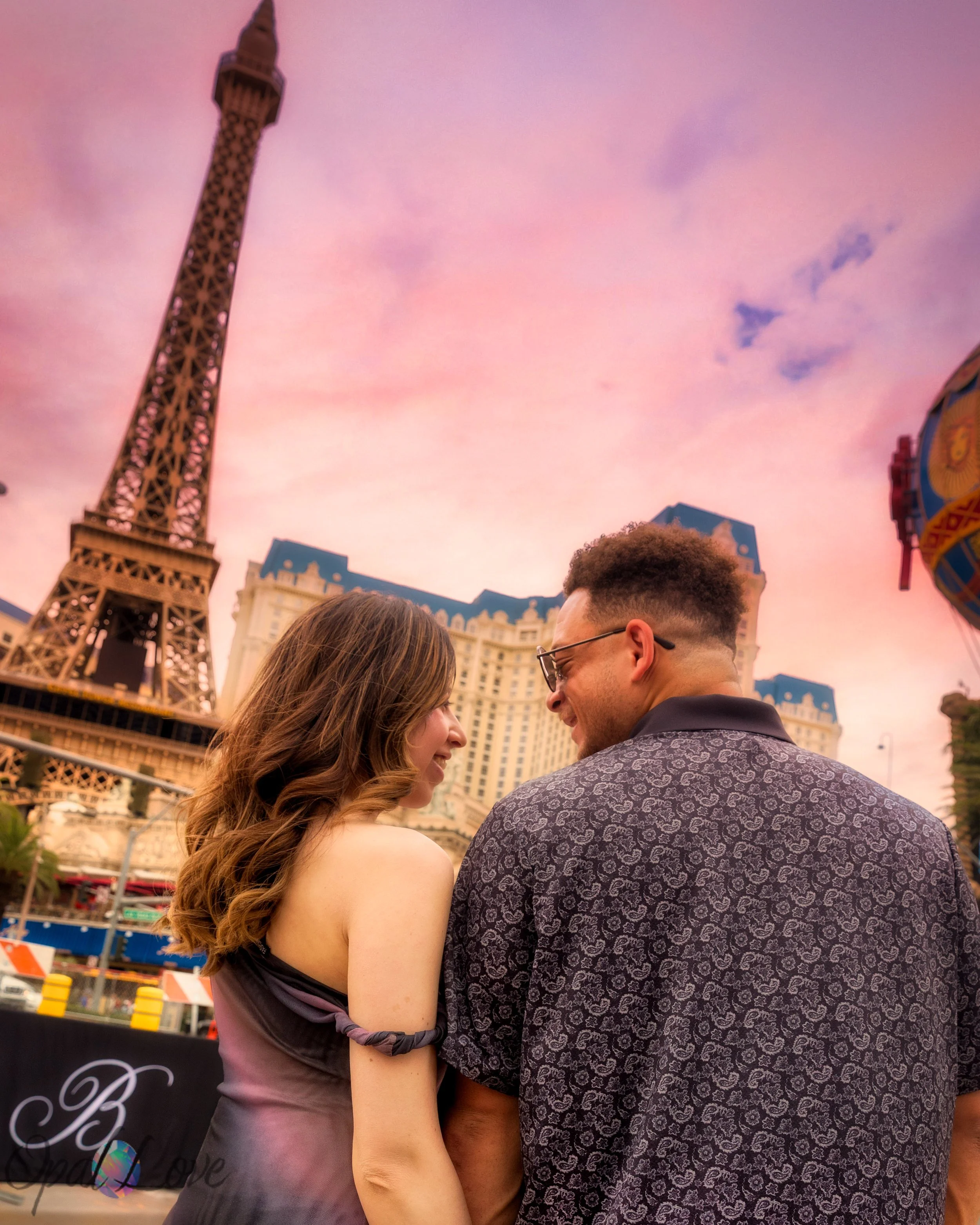 A couple on a photo tour under the Eiffel Tower