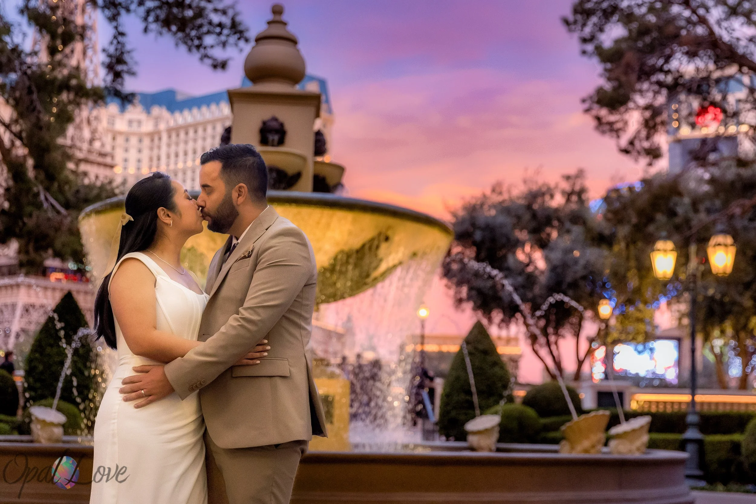 Las Vegas wedding limo arrival on the Strip