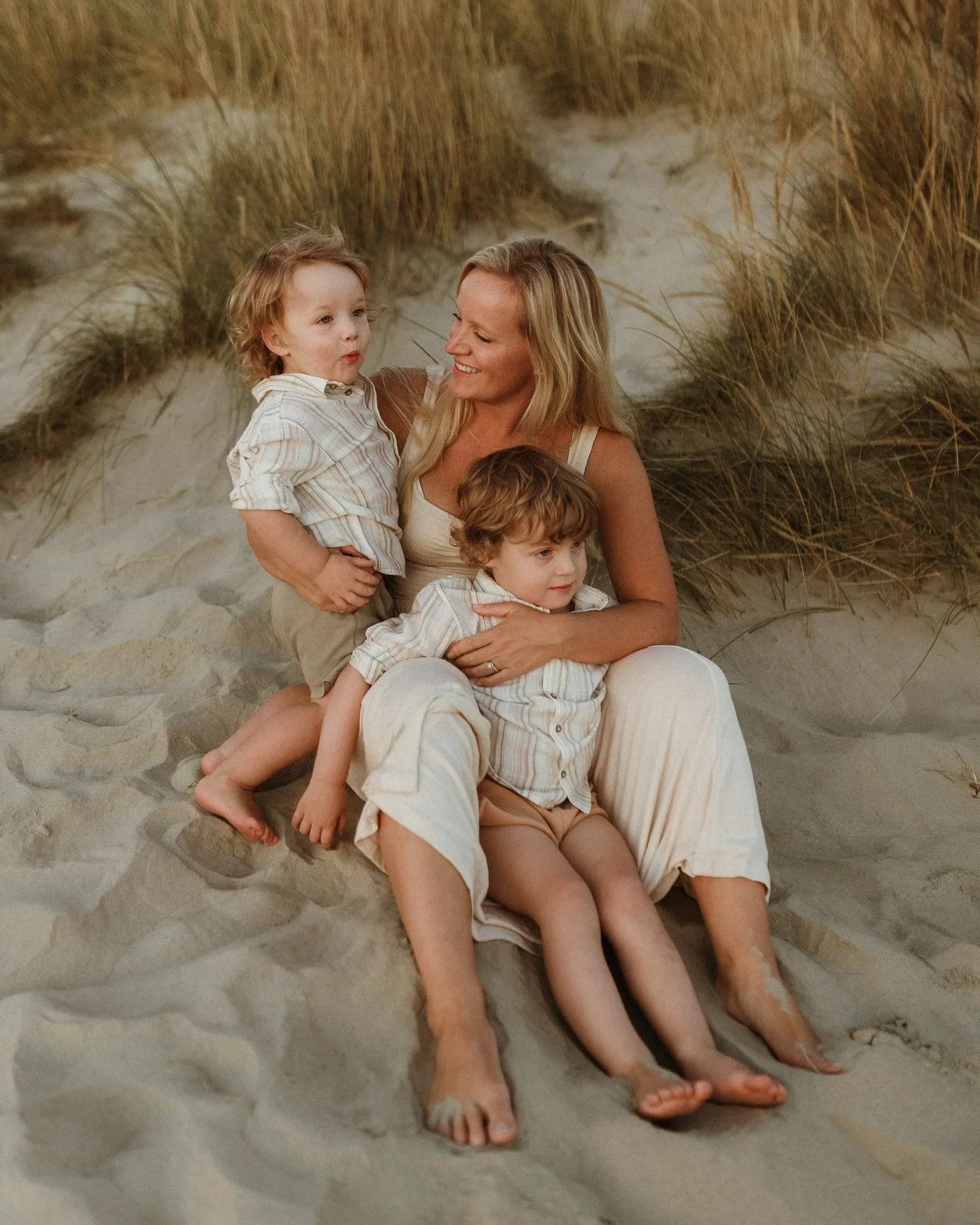 I usually find January such a drag, but this year I enjoyed January. I leaned into the slowing down, the dark early evenings and permission to chill. A lovely gentle start to the year. Now welcome February, with a little more light.
Summer beach shoo