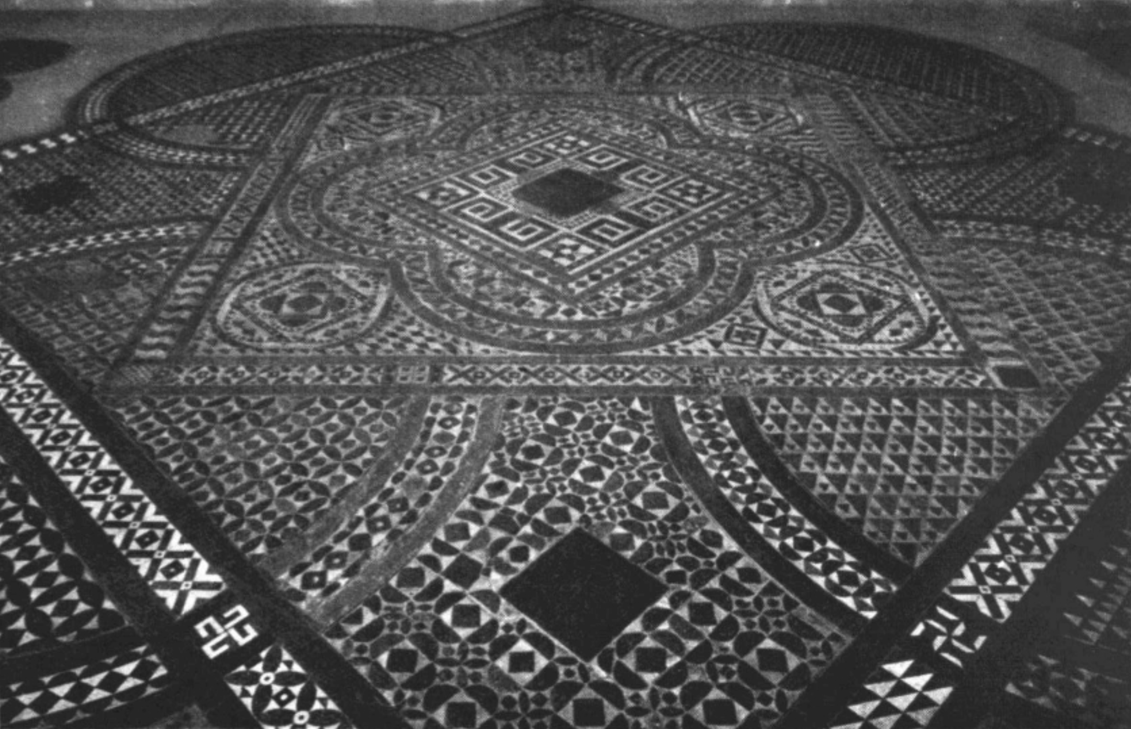 The Opus Alexandrinum and Sculptured Stone Roudels in the Retro-Choir of Canterbury Cathedral