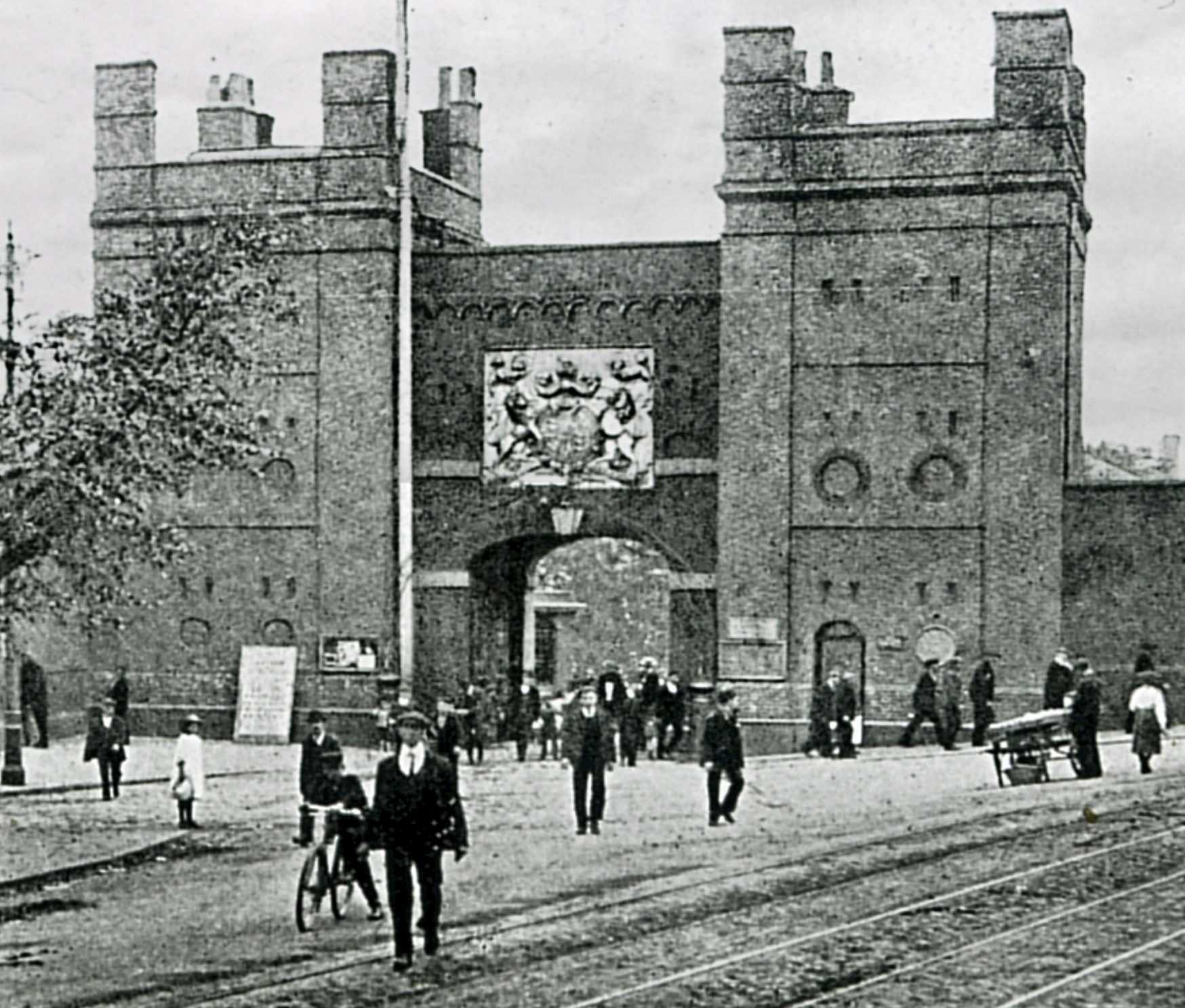 Chips, Strong Beer & Low Pay – Chatham’s Naval Dockyard