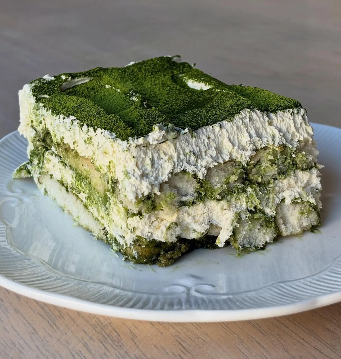 Matcha Tiramisu 🤍

Ingredients ⬇️

For matcha soak:
400ml hot water
4-5 tsp tease matcha
2-3 tbsp tease vanilla 

For assembly:
4 large eggs
50g raw honey
450g mascarpone cheese, cold
200ml heavy cream, cold
400g homemade biscuit 
Extra matcha powde