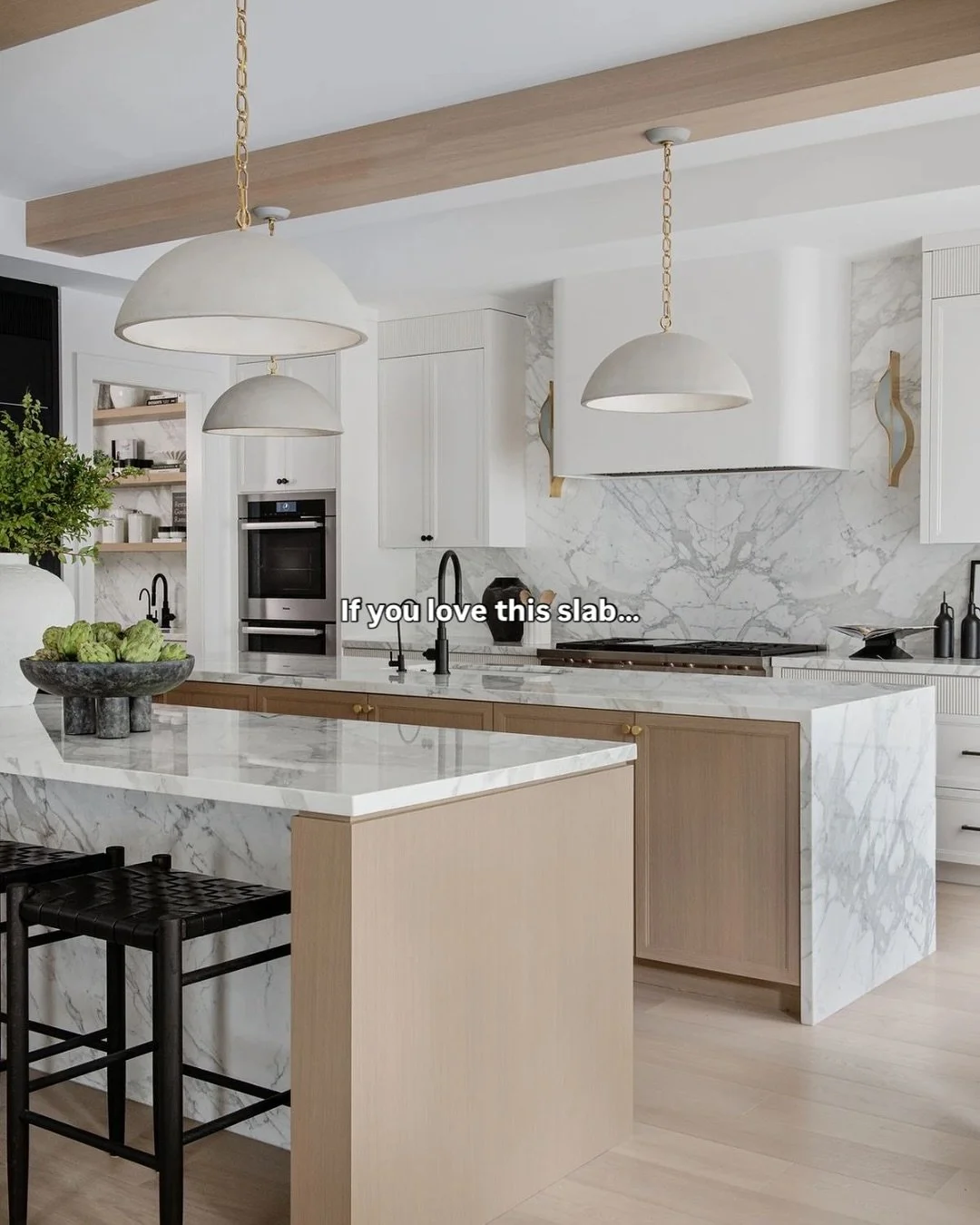 You definitely want to save this for later! 🙋🏻&zwj;♀️ I feel like the slabs are artwork of design, and how they&rsquo;re laid out, create the overall flow and vibe of the space. Are you a book match vibe or an end match vibe? Personally I&rsquo;m a