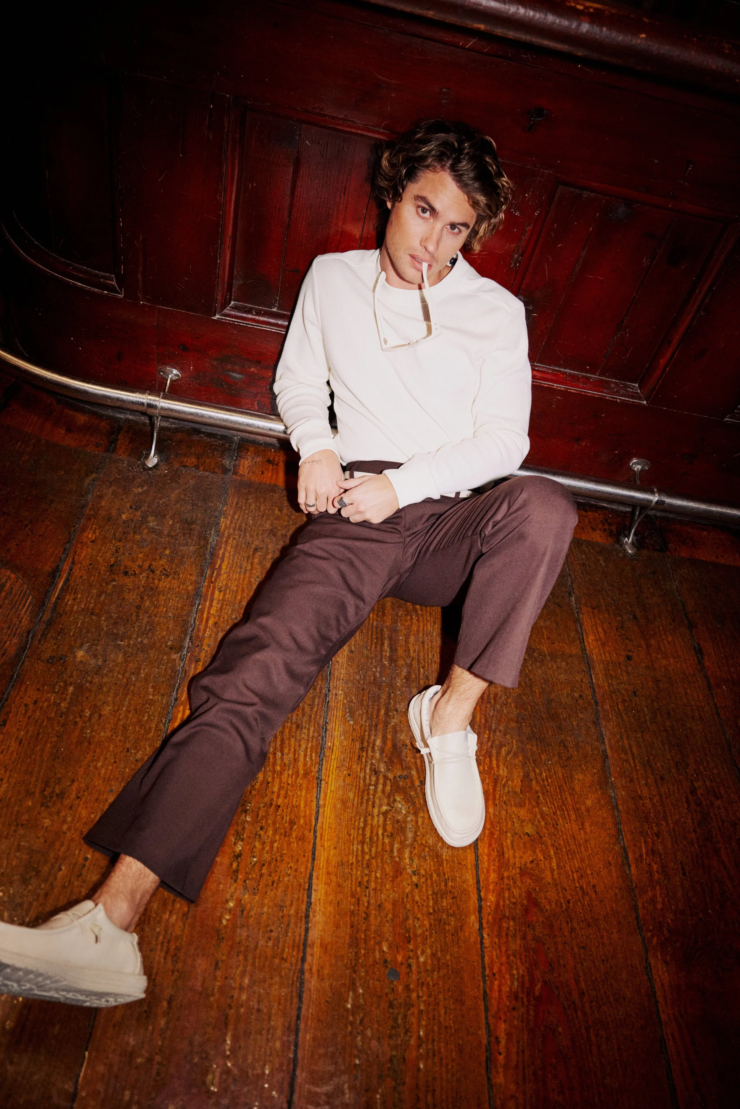 SS24_Wally_Canvas_Stone-White_ 40700-1KA_205.jpeg