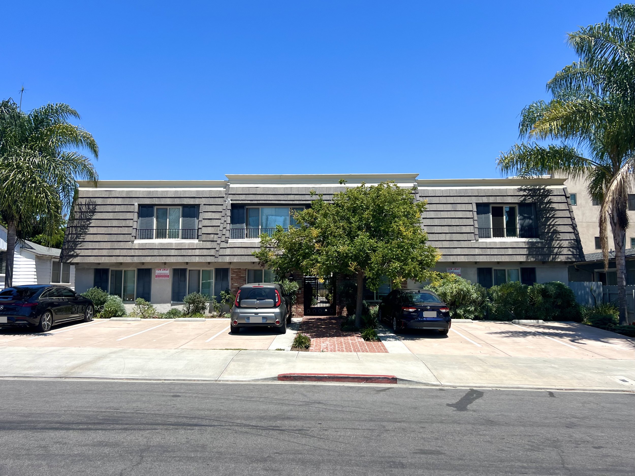 Mission Hills - San Diego, CA | Multi-Family | 14-Units | 9,450+ SF