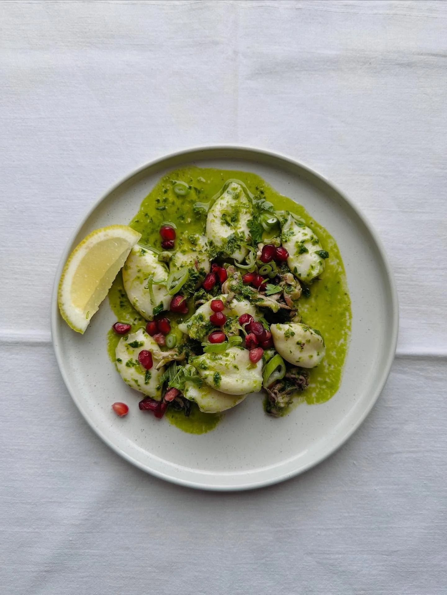 Petits encornets minutes, gremolata et grenade 🐙 
&bull;
Small squid, gremolata and pomegranate 🐙

#love#instagood#photooftheday#art#food#photography#food#foodporn#foodie#instafood#yummy#foodstagram#foodphotography#foodblogger#foodlover#foodpics#fo
