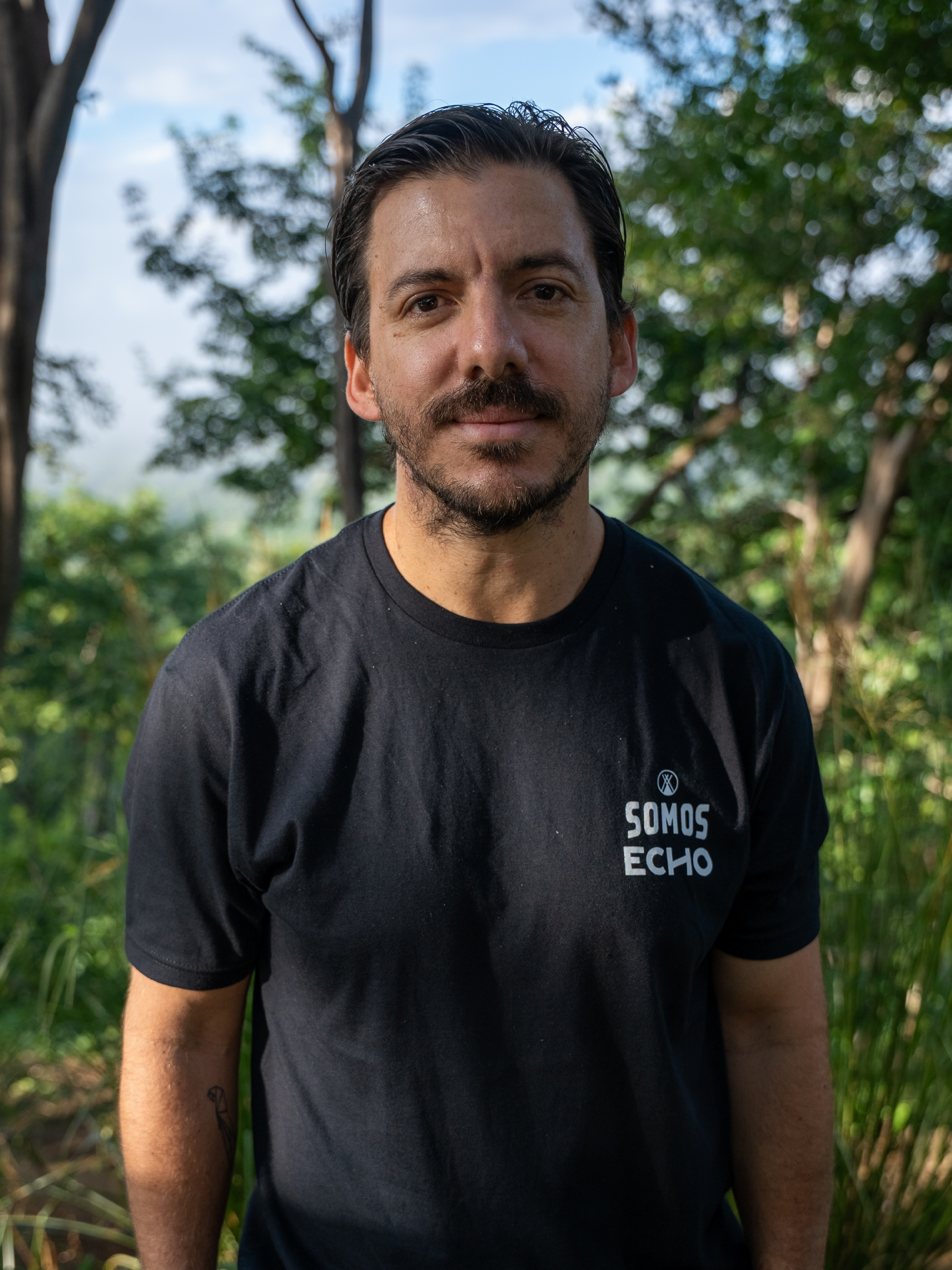 Ocho: Gurú financiero, guardián eléctrico e hijo ilegítimo de Jafet Soto.