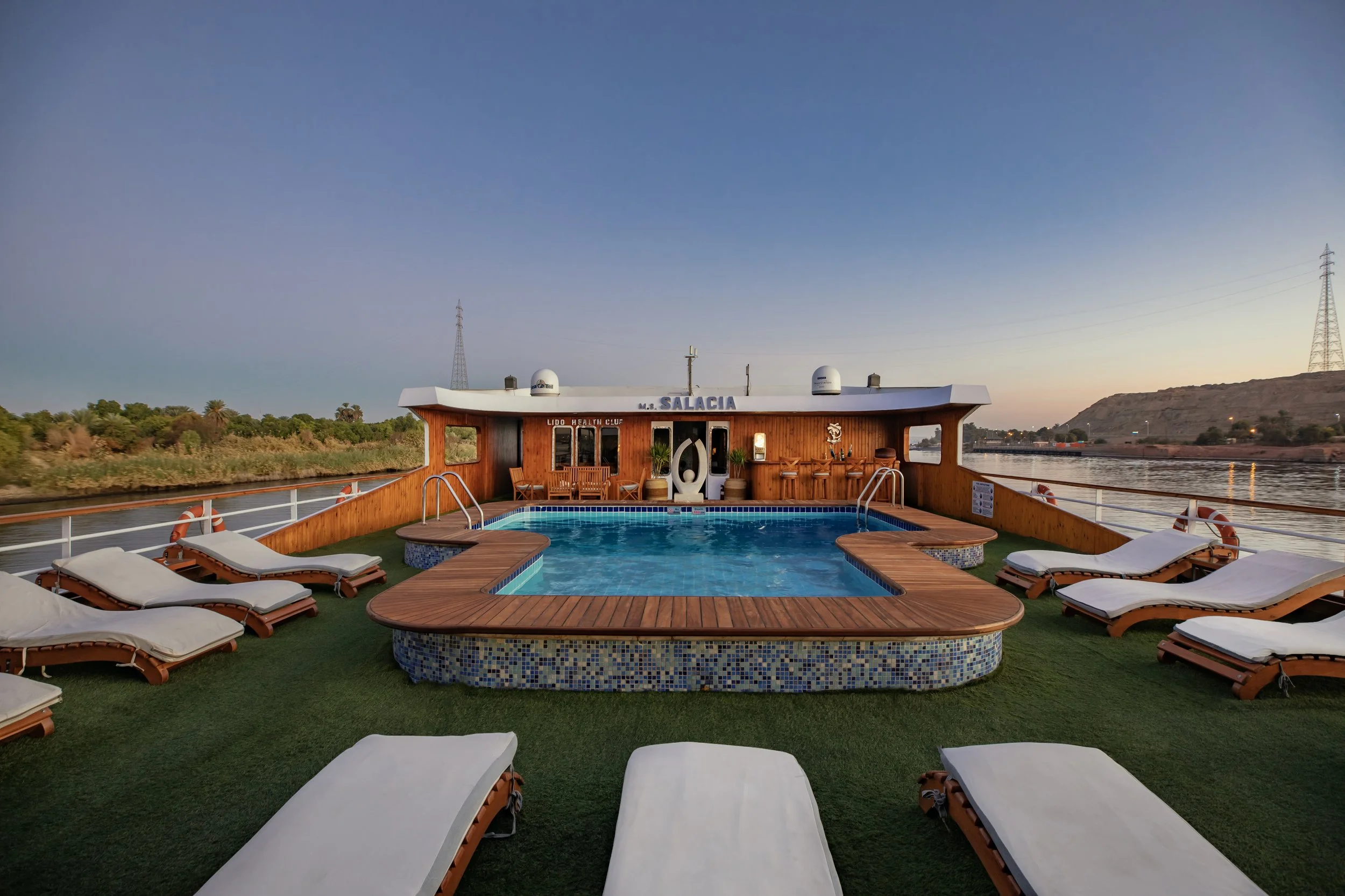 03. Lido Sundeck.jpg