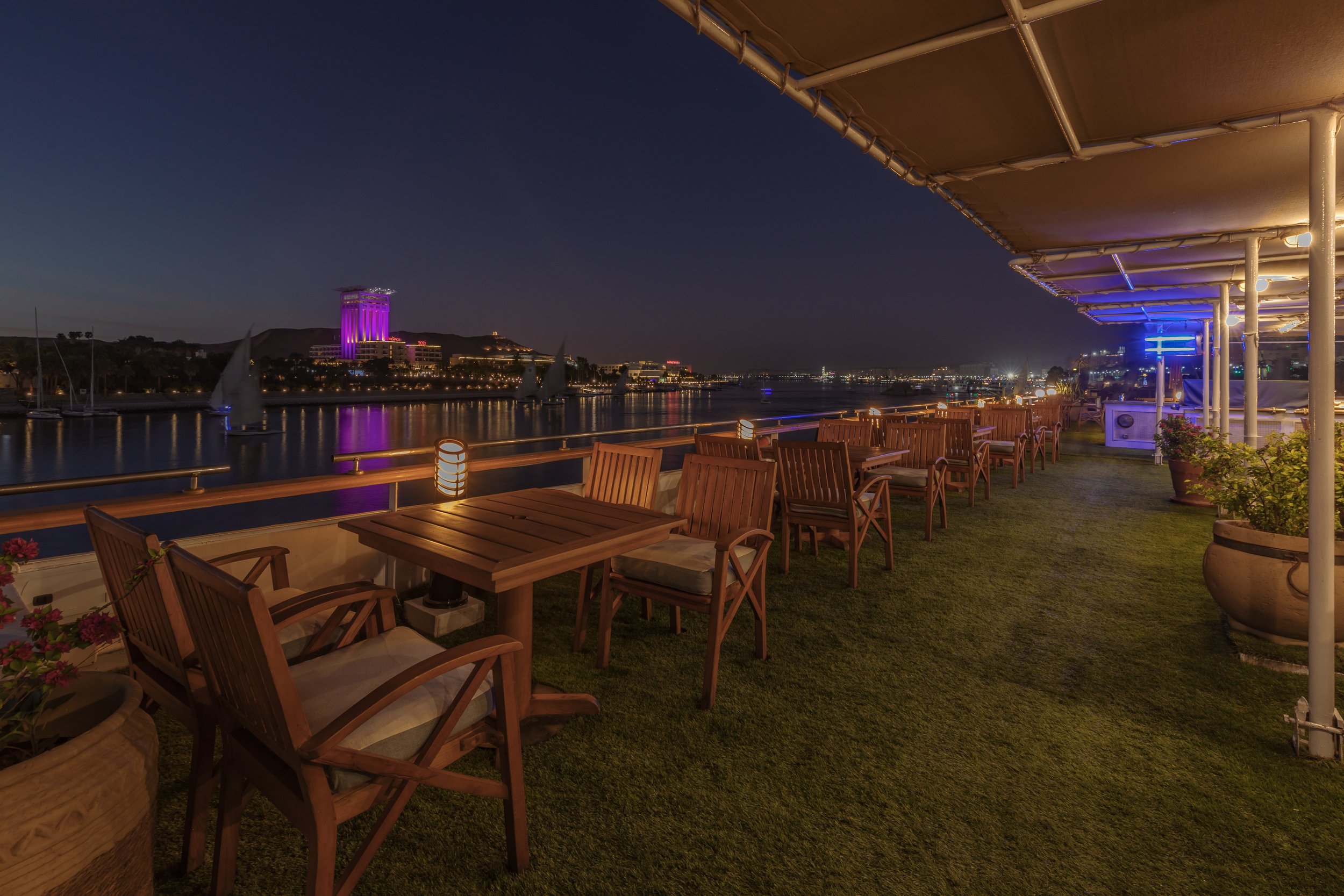 06. Sahara Terrace & Café.jpg