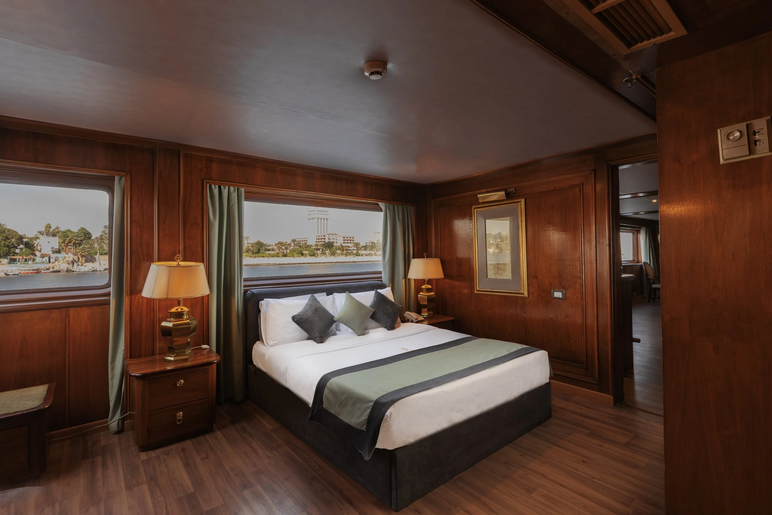 17. Master Suite bed room.jpg