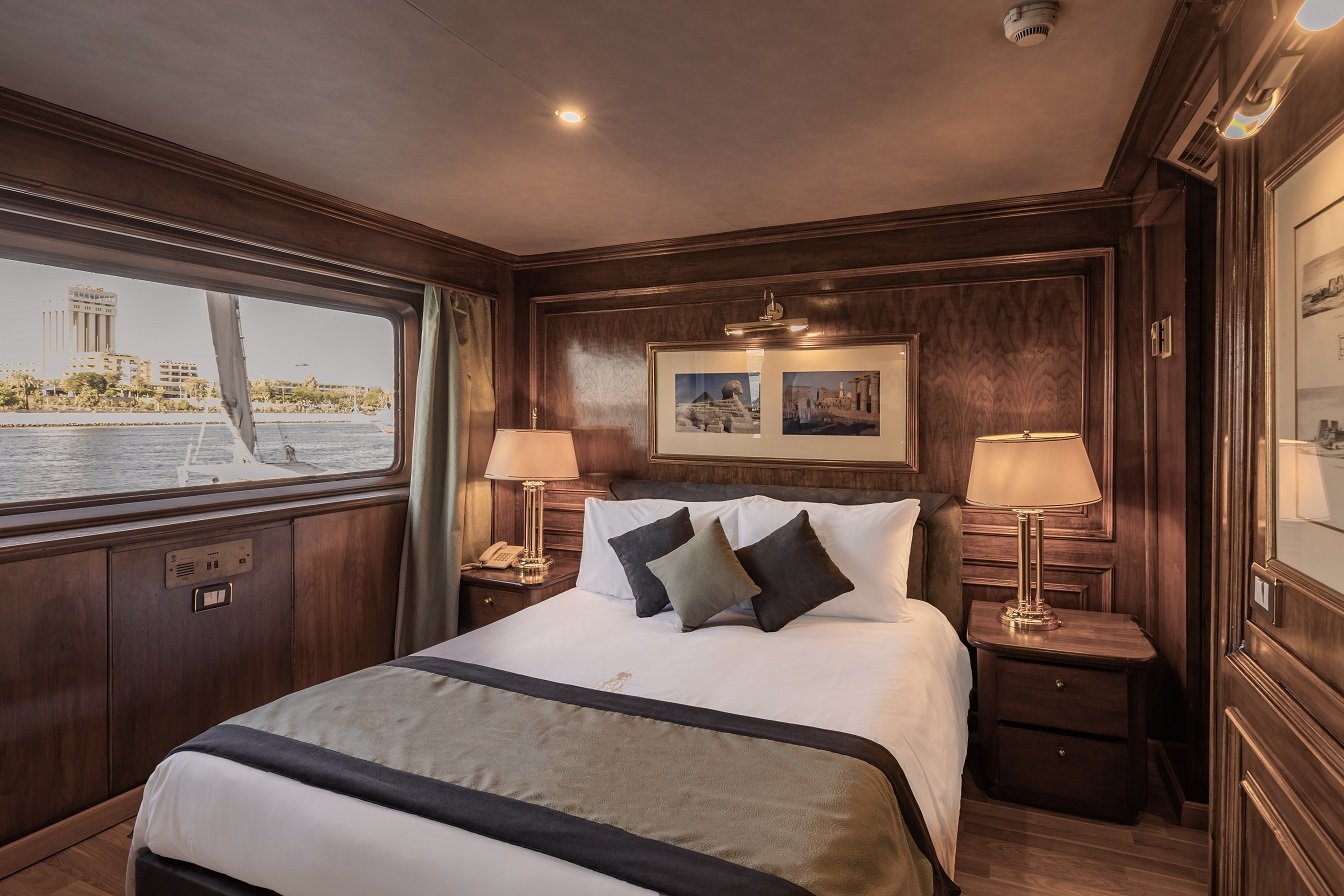 20. Royal Suite King bed.jpg