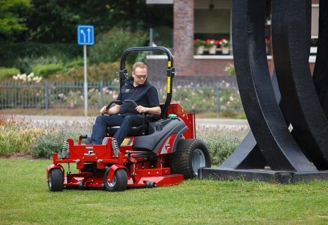 Zero Turn Mower 2.jpg