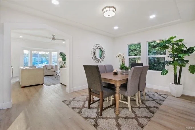 modern dining room.JPG