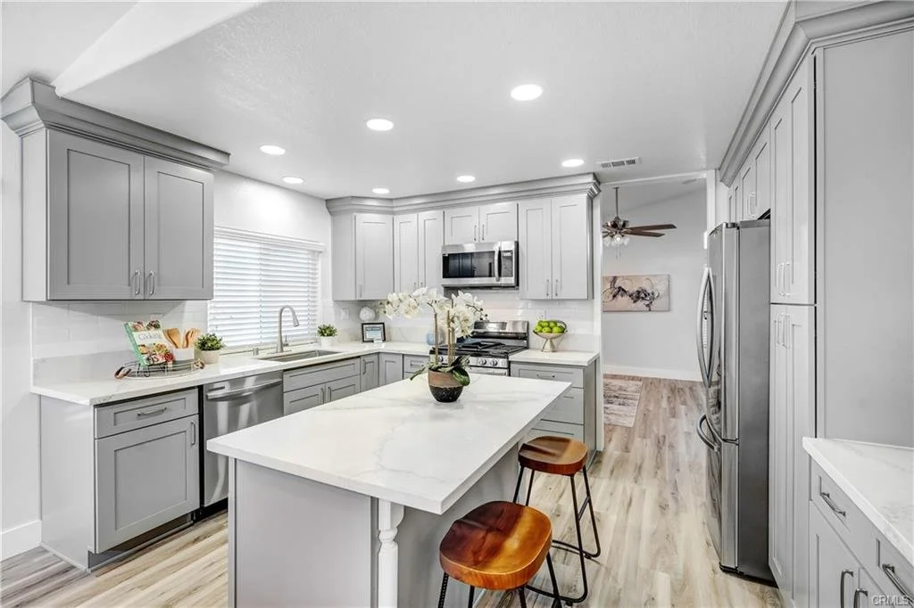 modern kitchen 4.JPG